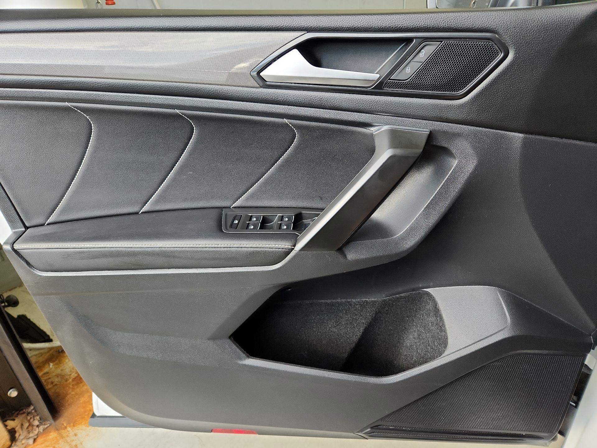 Thumbnail: 2022 Volkswagen Tiguan - 12