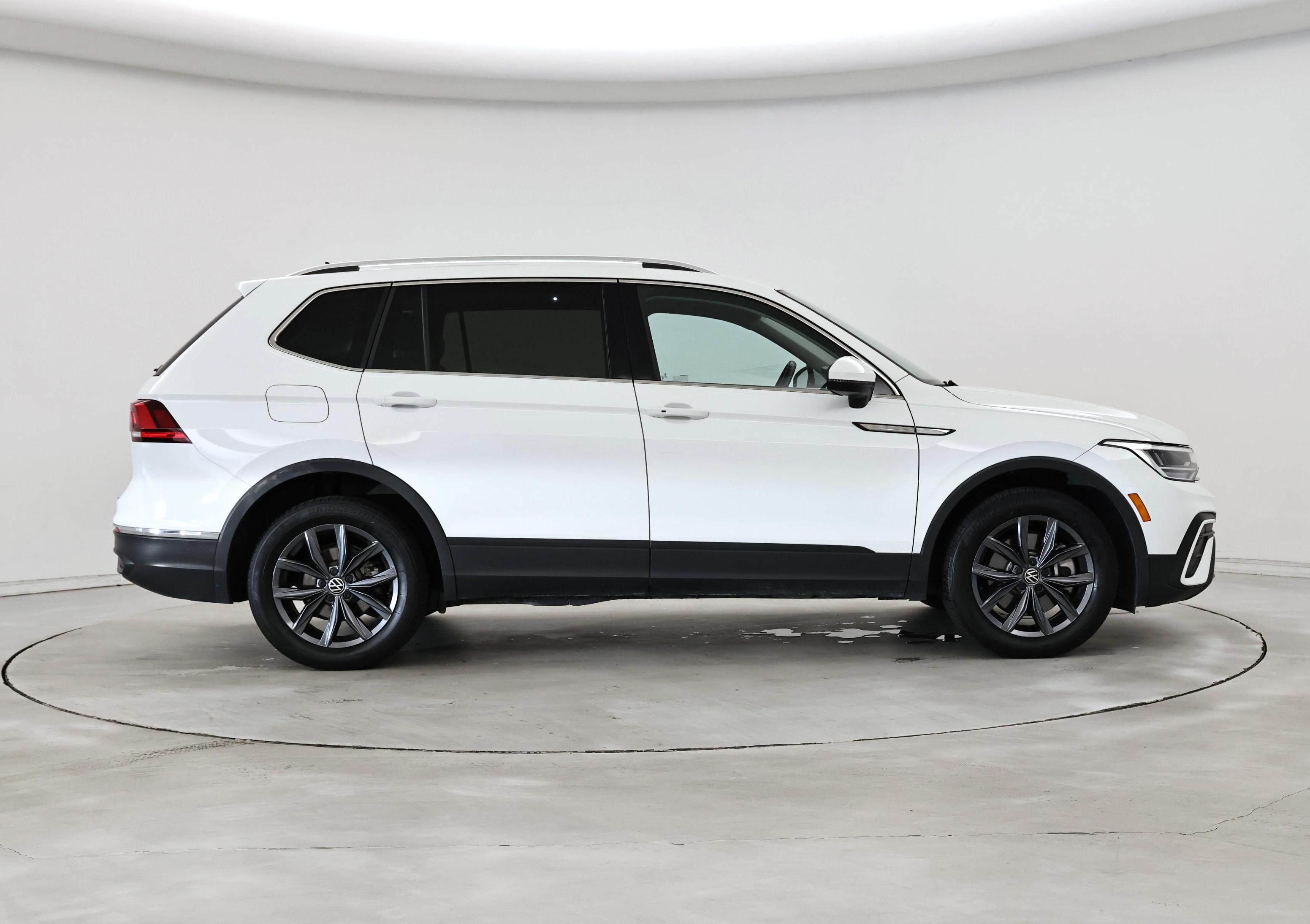 Thumbnail: 2022 Volkswagen Tiguan - 7