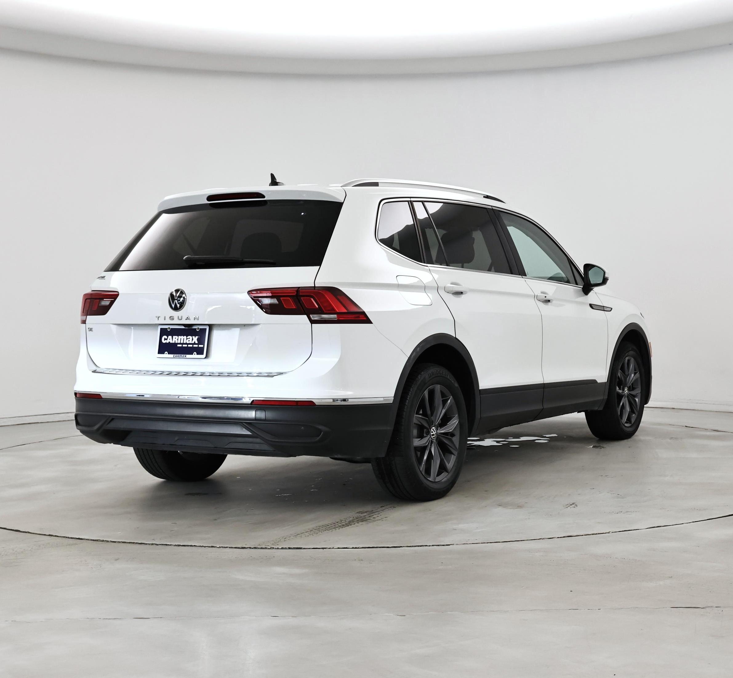 Thumbnail: 2022 Volkswagen Tiguan - 8