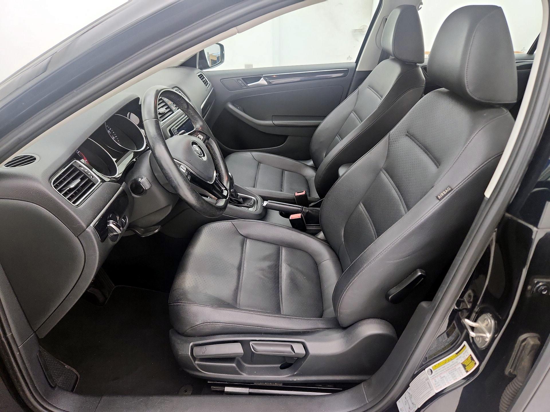 Thumbnail: 2016 Volkswagen Jetta - 11