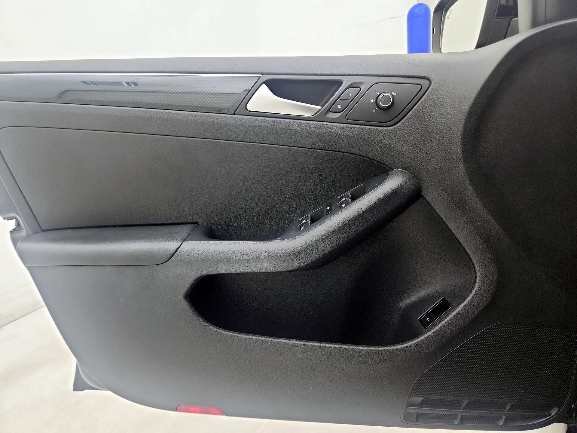 Thumbnail: 2016 Volkswagen Jetta - 12