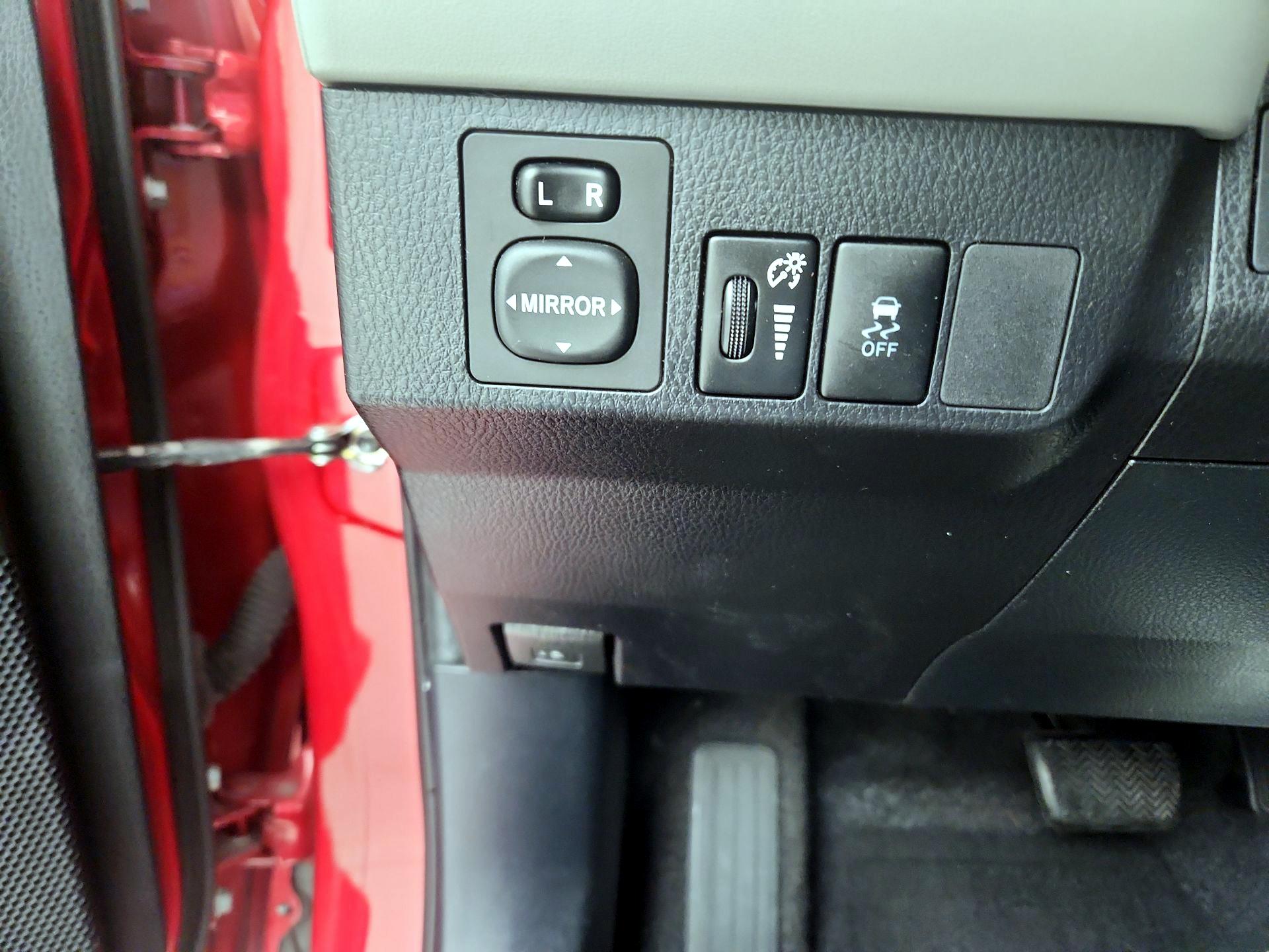 Thumbnail: 2014 Toyota RAV4 - 13