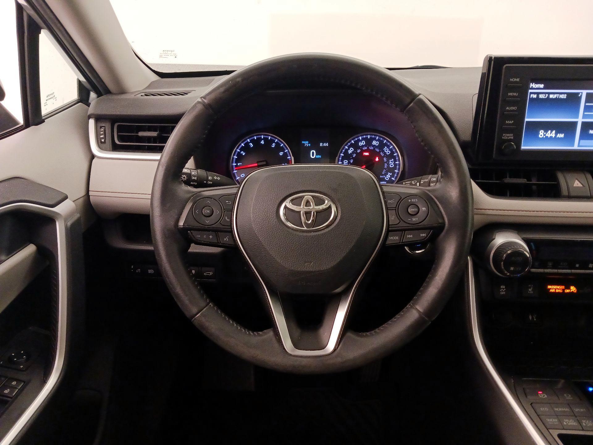 Thumbnail: 2019 Toyota RAV4 - 10