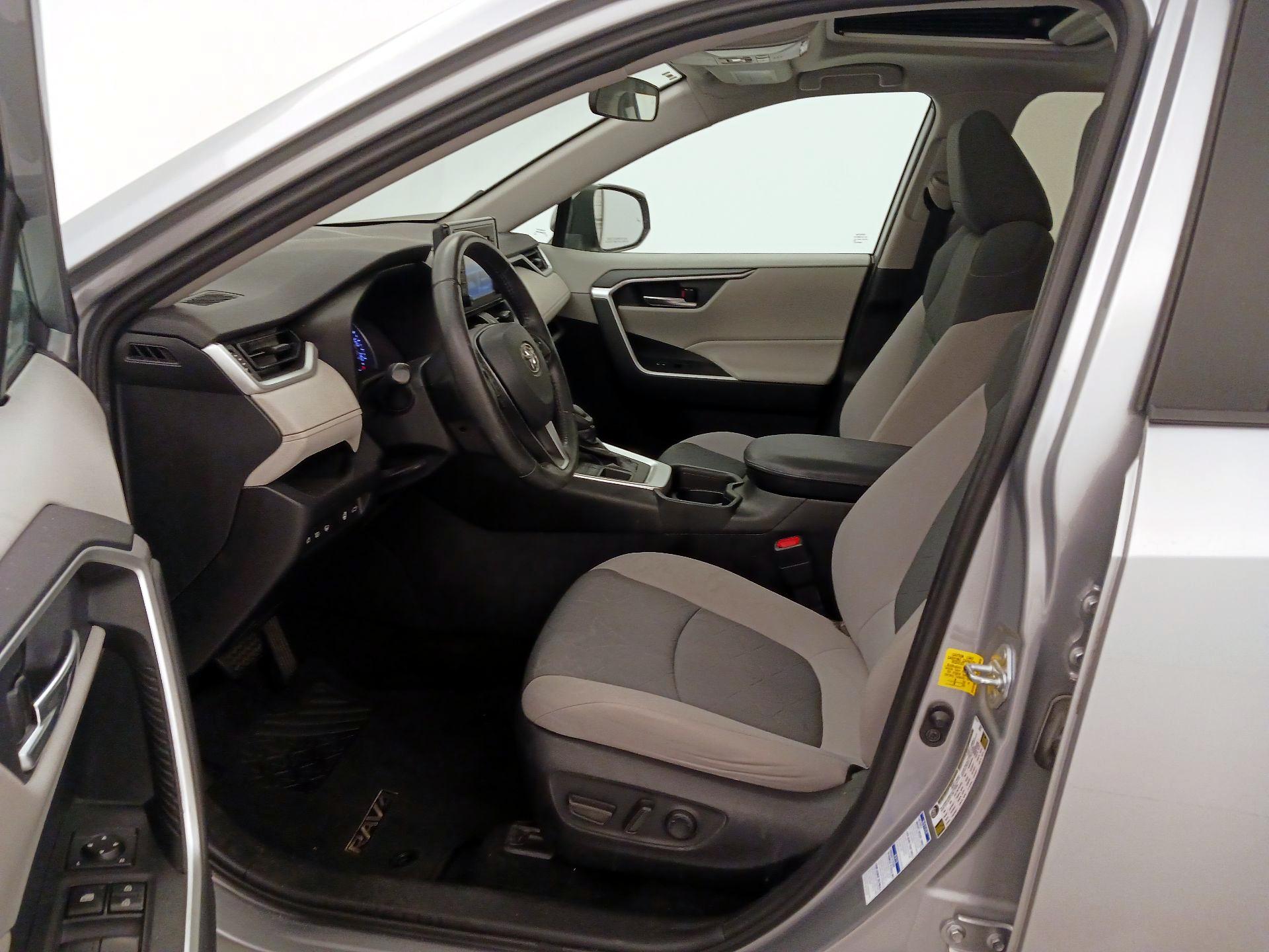 Thumbnail: 2019 Toyota RAV4 - 11