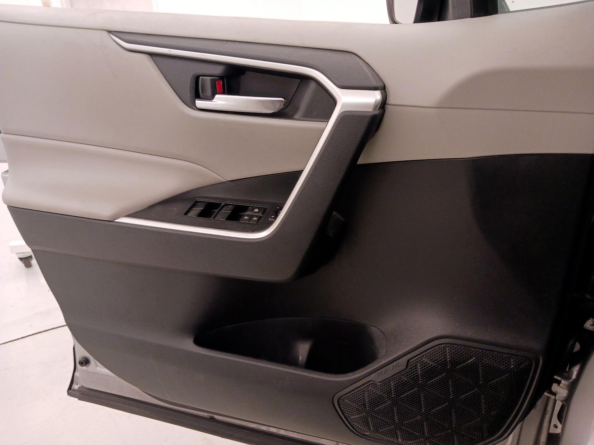 Thumbnail: 2019 Toyota RAV4 - 12