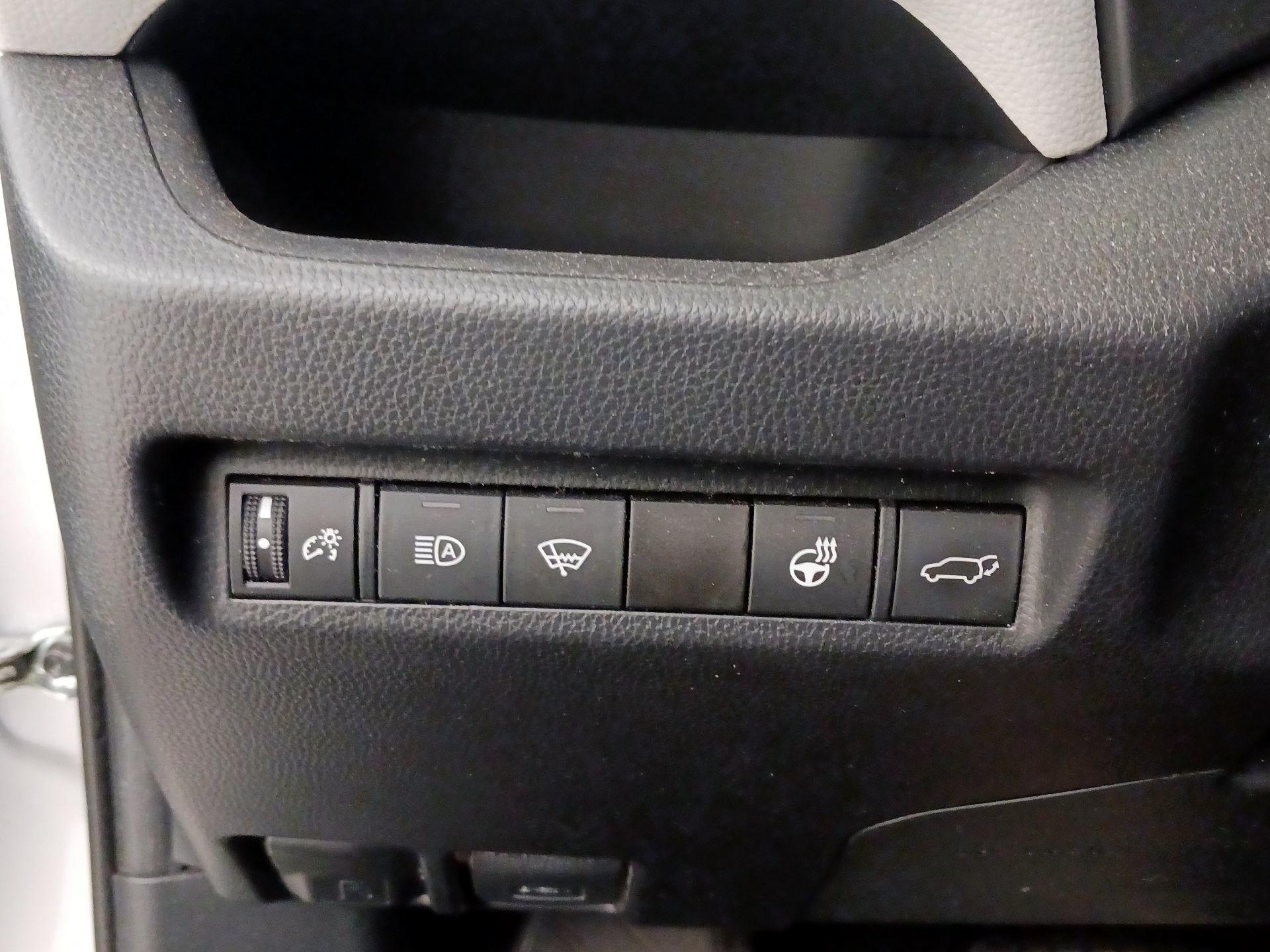 Thumbnail: 2019 Toyota RAV4 - 13