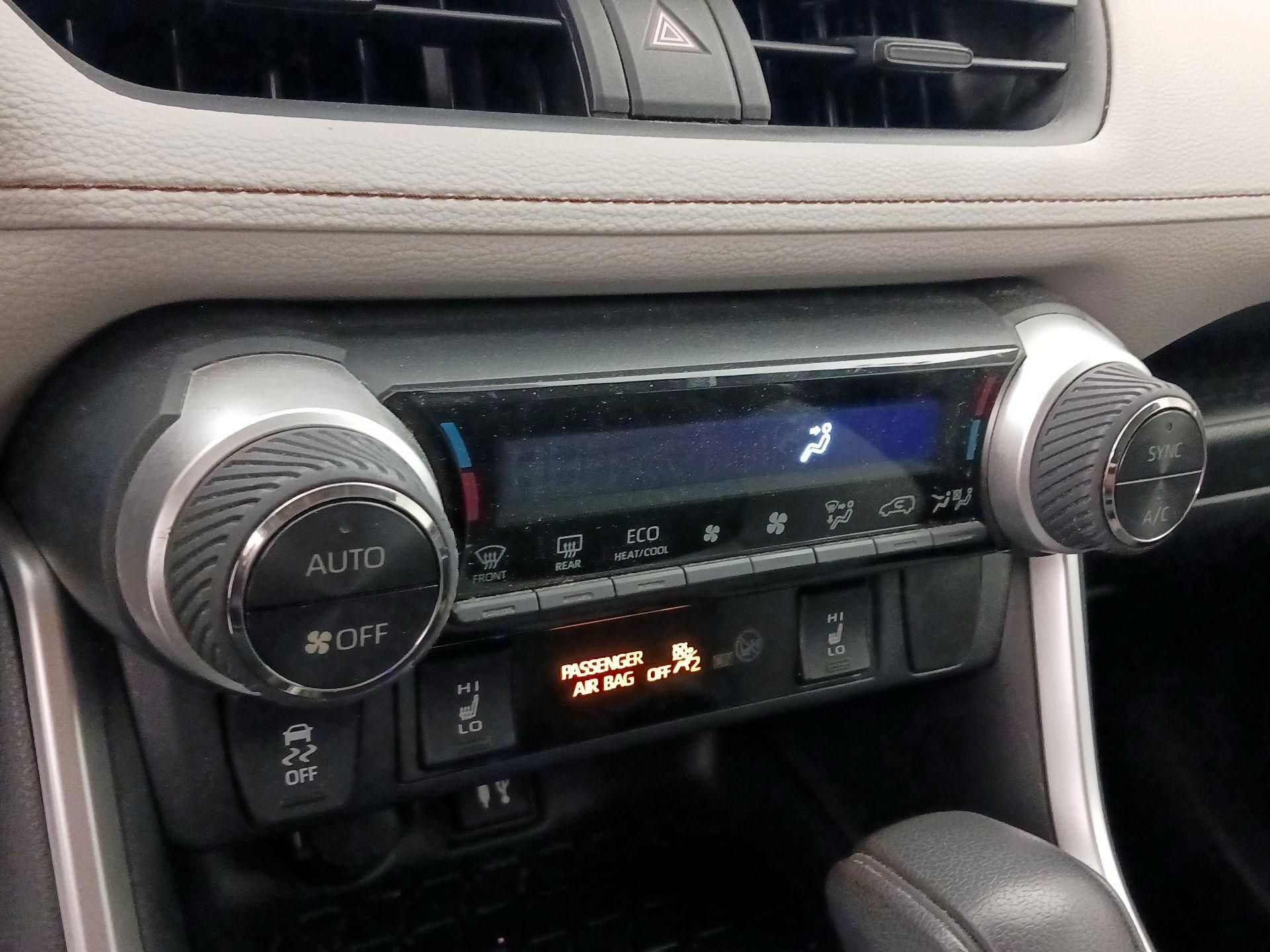 Thumbnail: 2019 Toyota RAV4 - 16