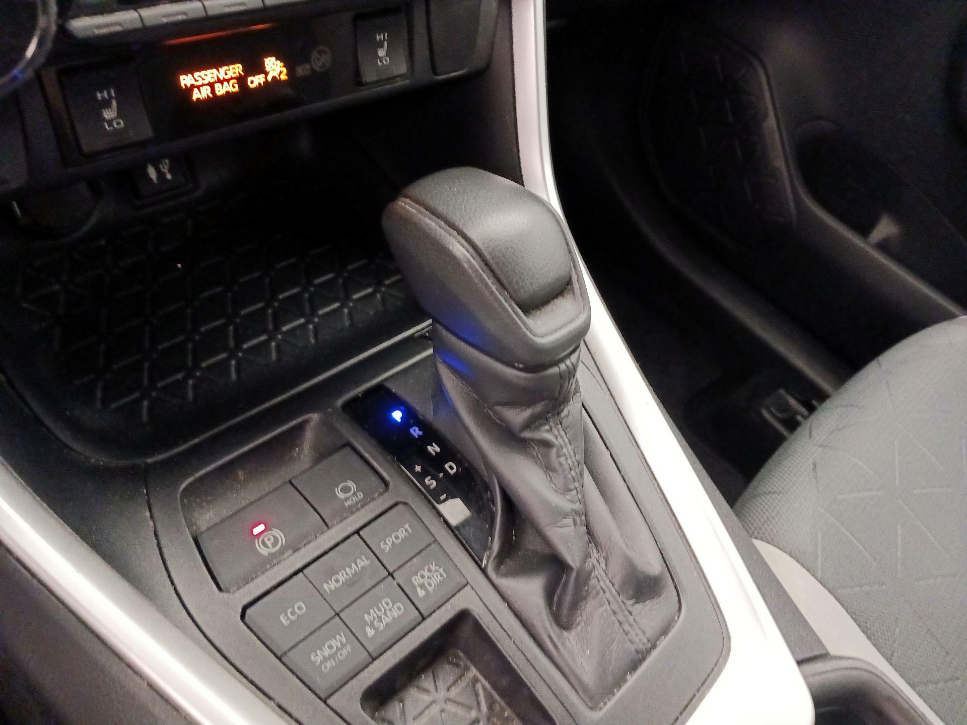 Thumbnail: 2019 Toyota RAV4 - 17
