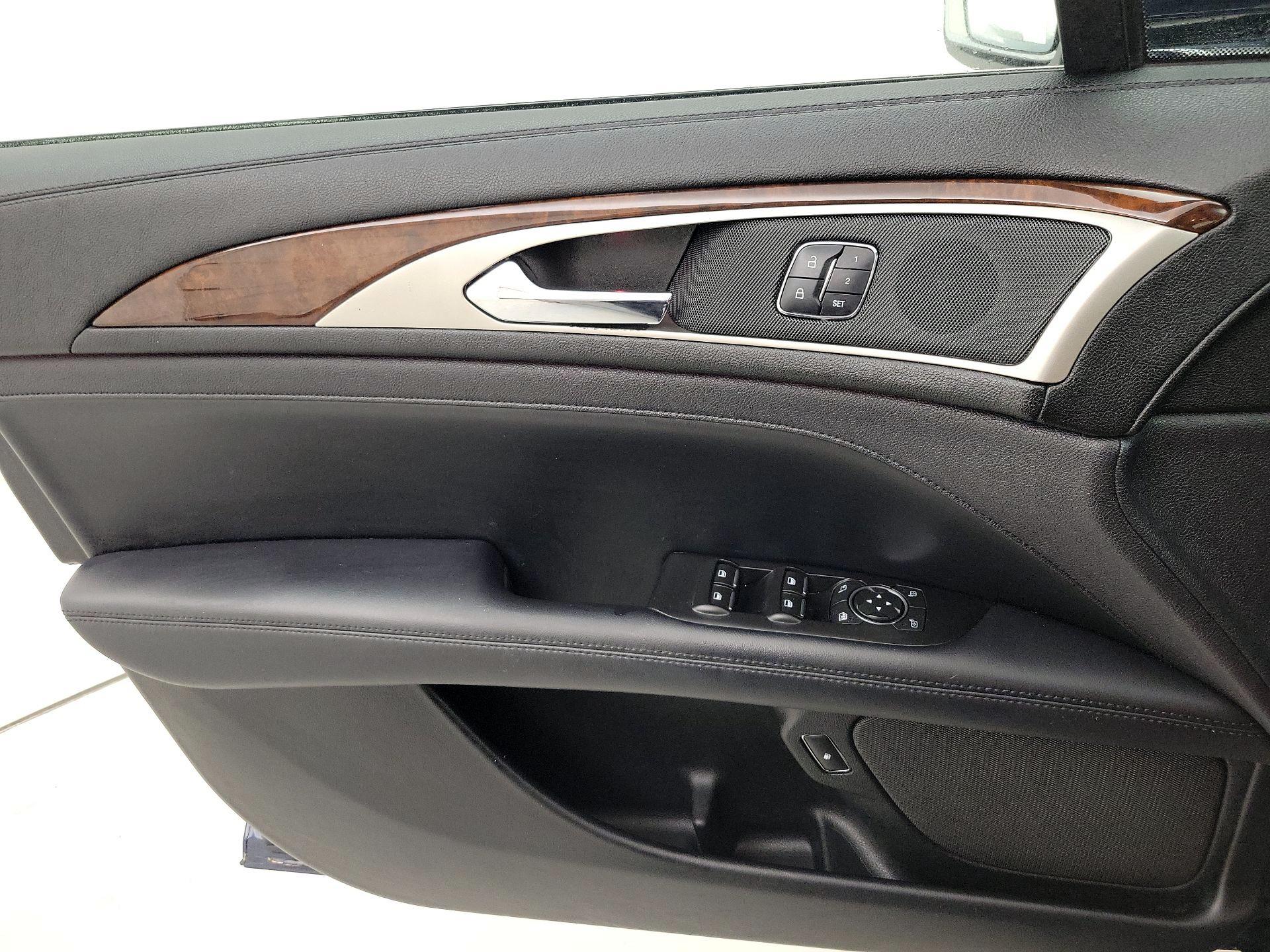 Thumbnail: 2017 Lincoln MKZ - 12