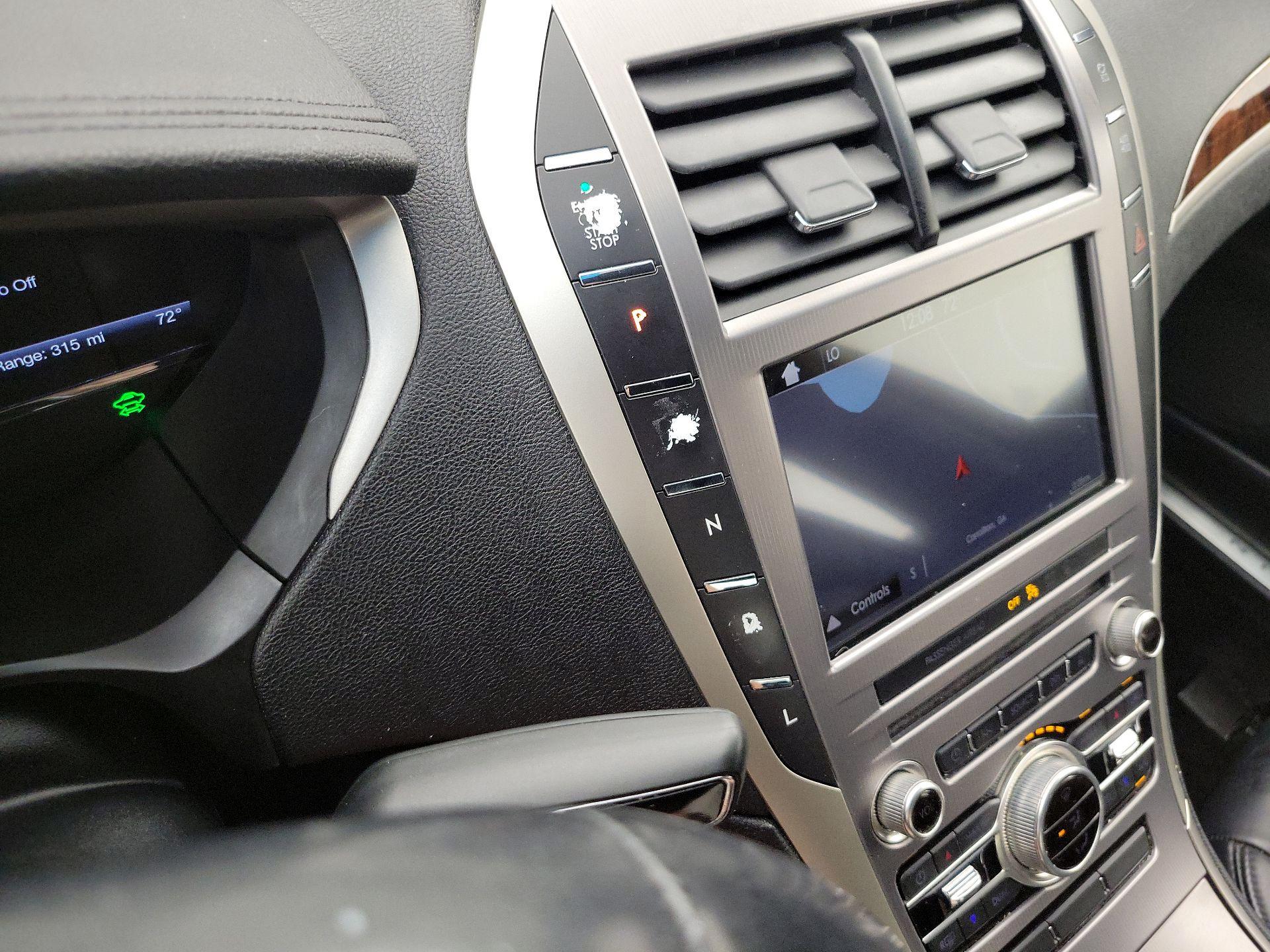 Thumbnail: 2017 Lincoln MKZ - 18