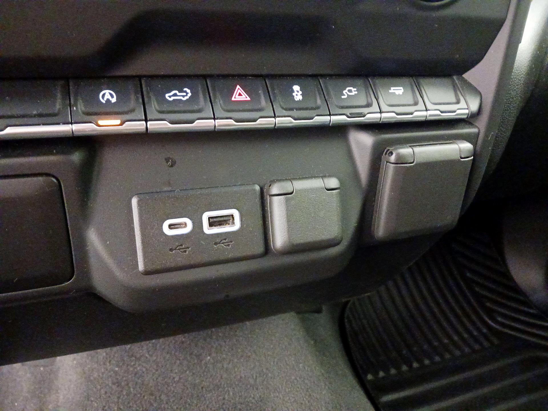 Thumbnail: 2021 Chevrolet Silverado 1500 - 18