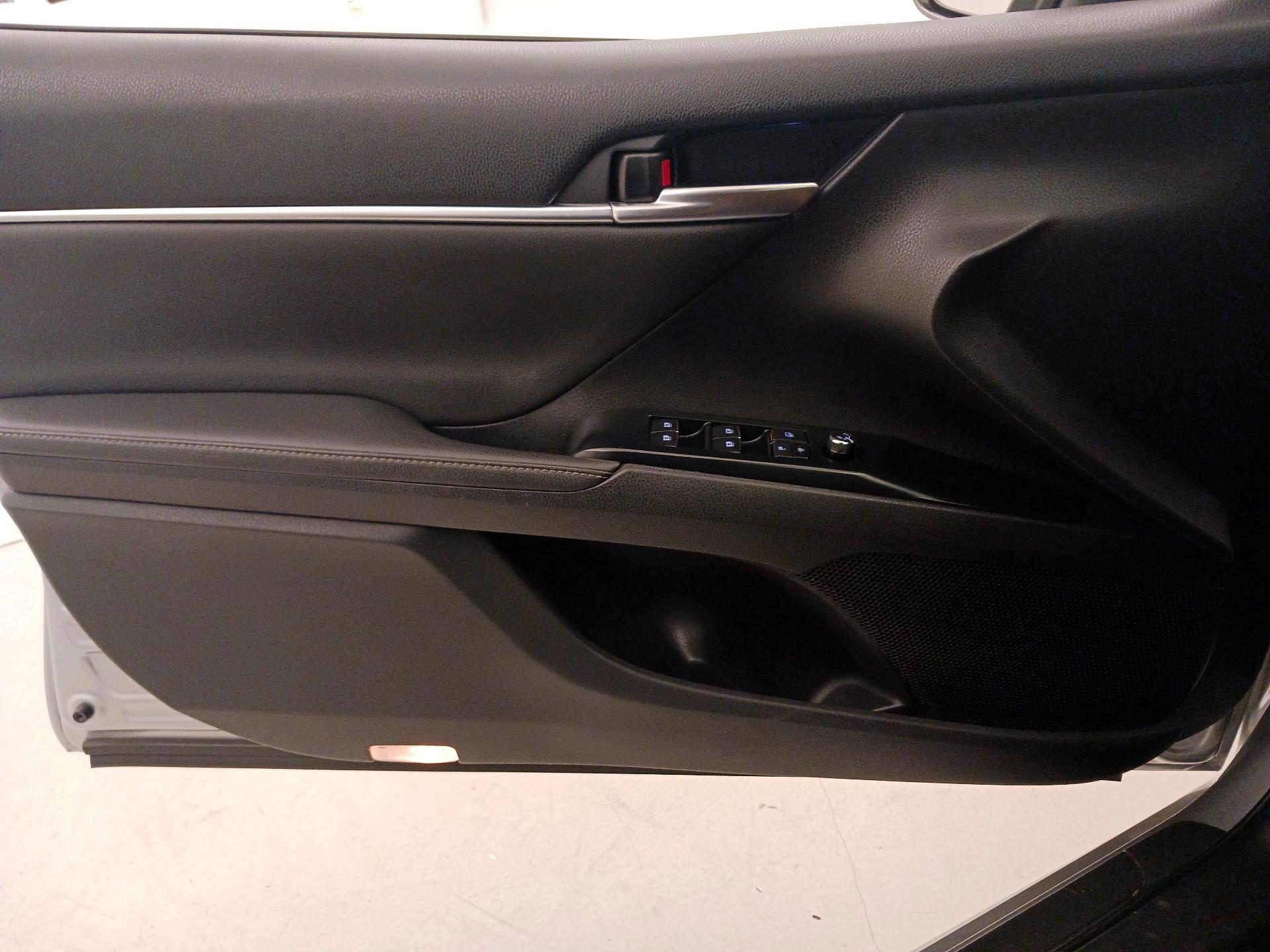 Thumbnail: 2019 Toyota Camry - 12
