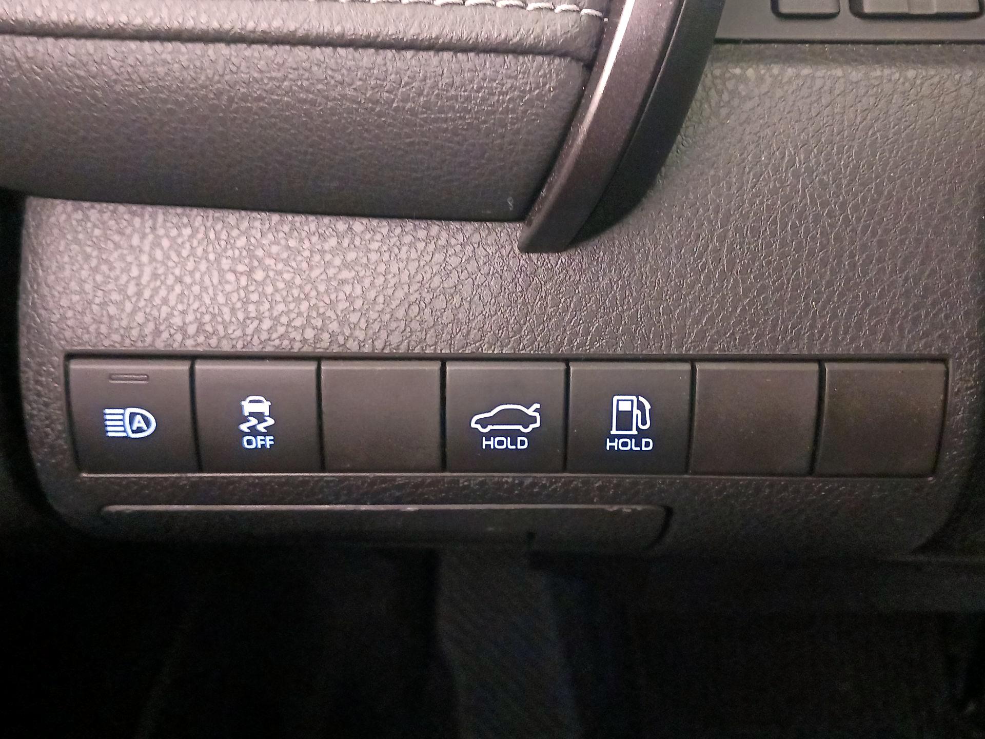Thumbnail: 2019 Toyota Camry - 13