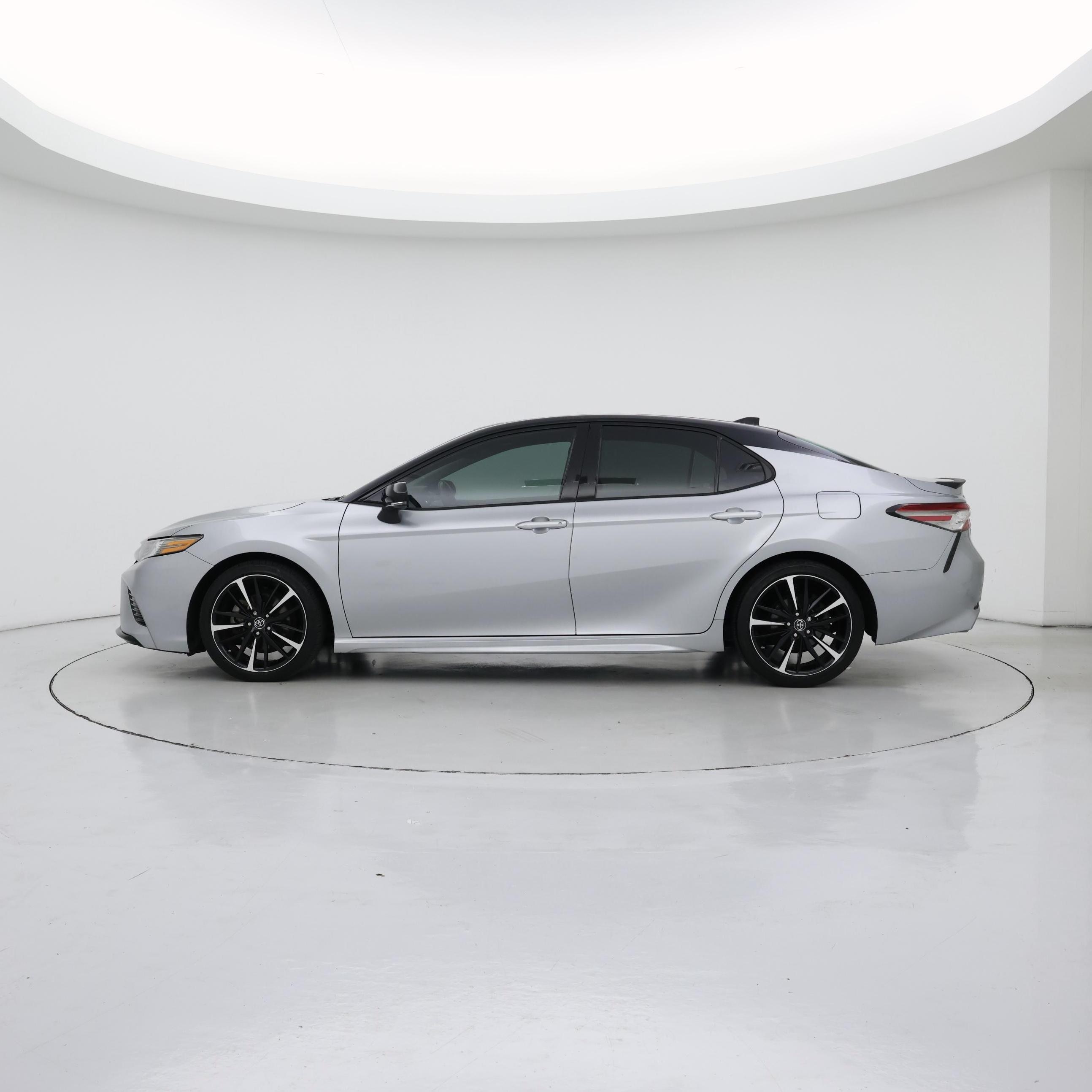 Thumbnail: 2019 Toyota Camry - 3