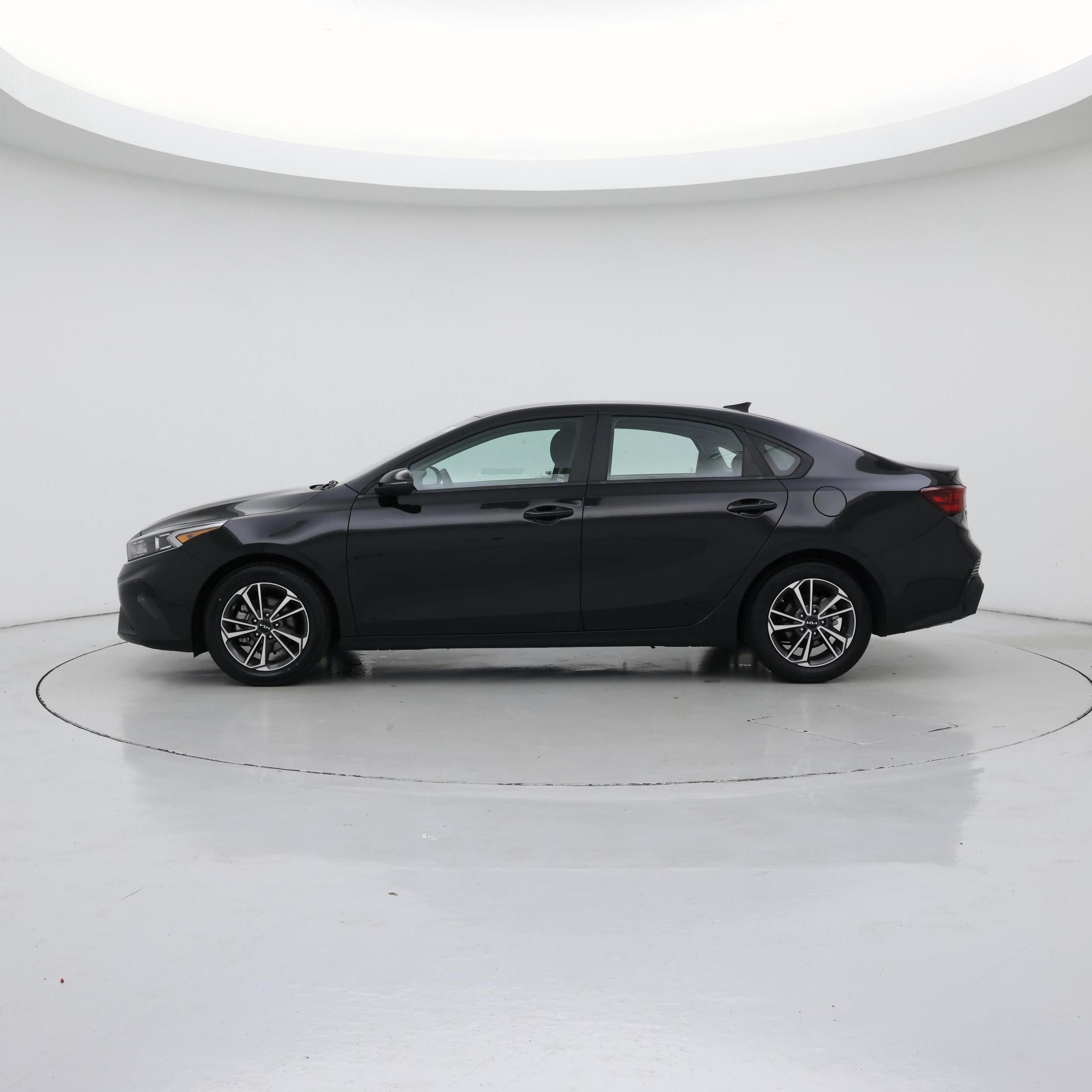 Thumbnail: 2022 Kia Forte - 3