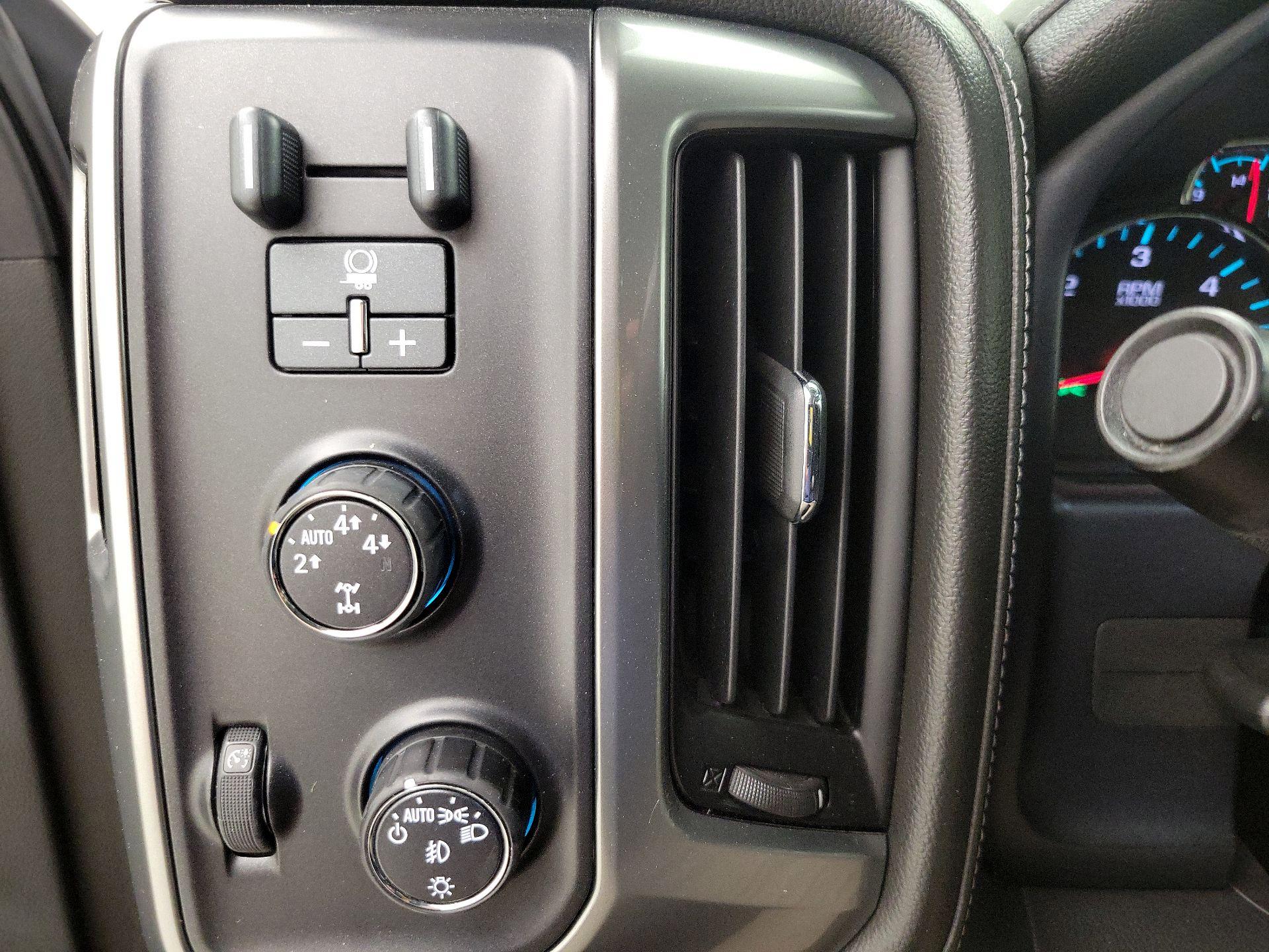 Thumbnail: 2015 Chevrolet Silverado 1500 - 13