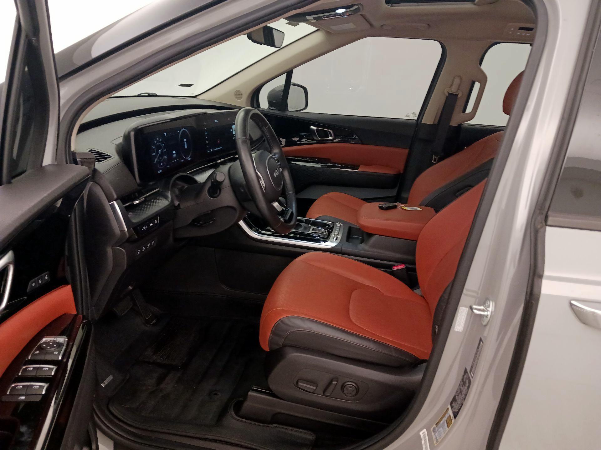 Thumbnail: 2023 Kia Carnival - 11