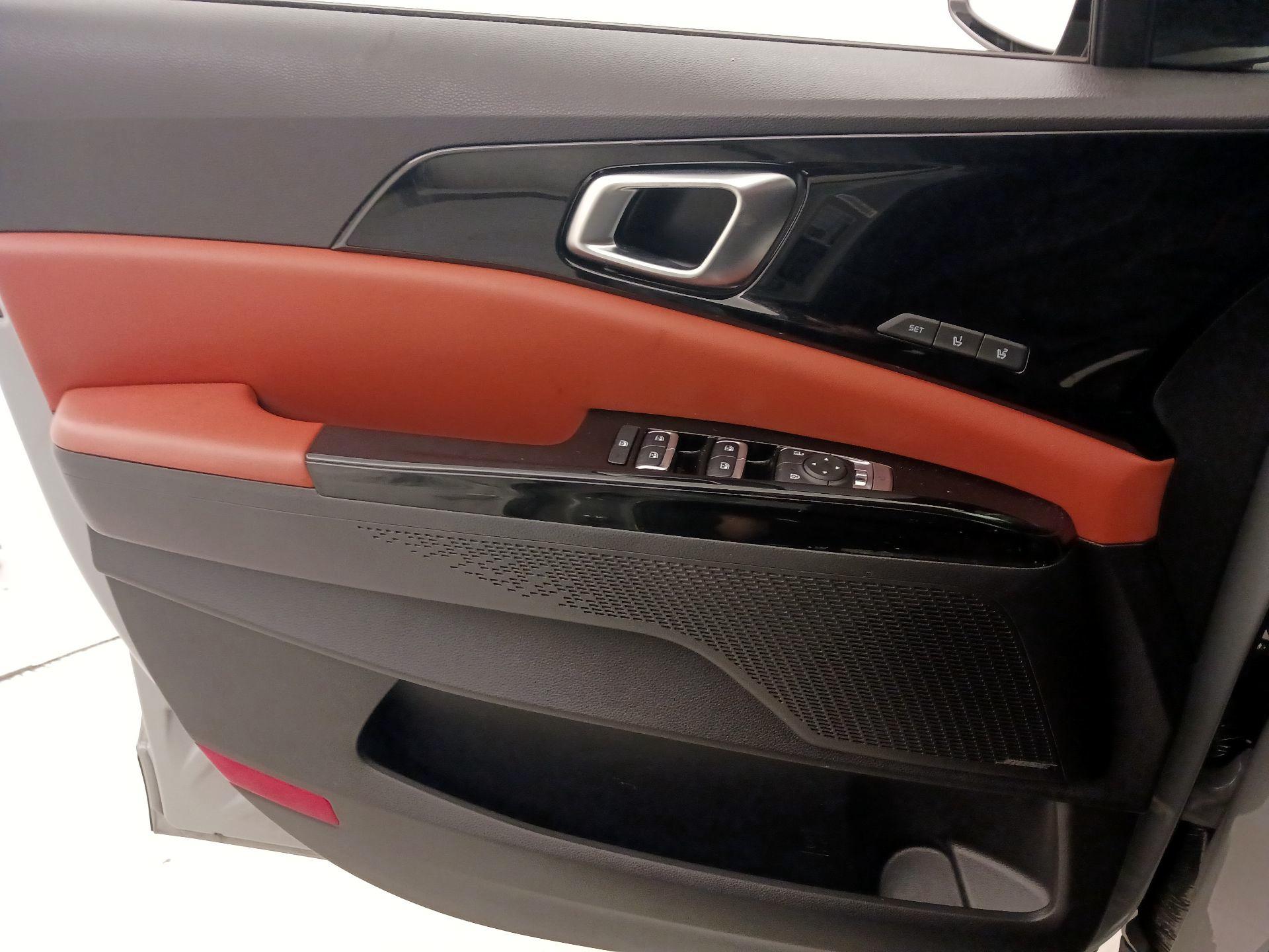 Thumbnail: 2023 Kia Carnival - 12