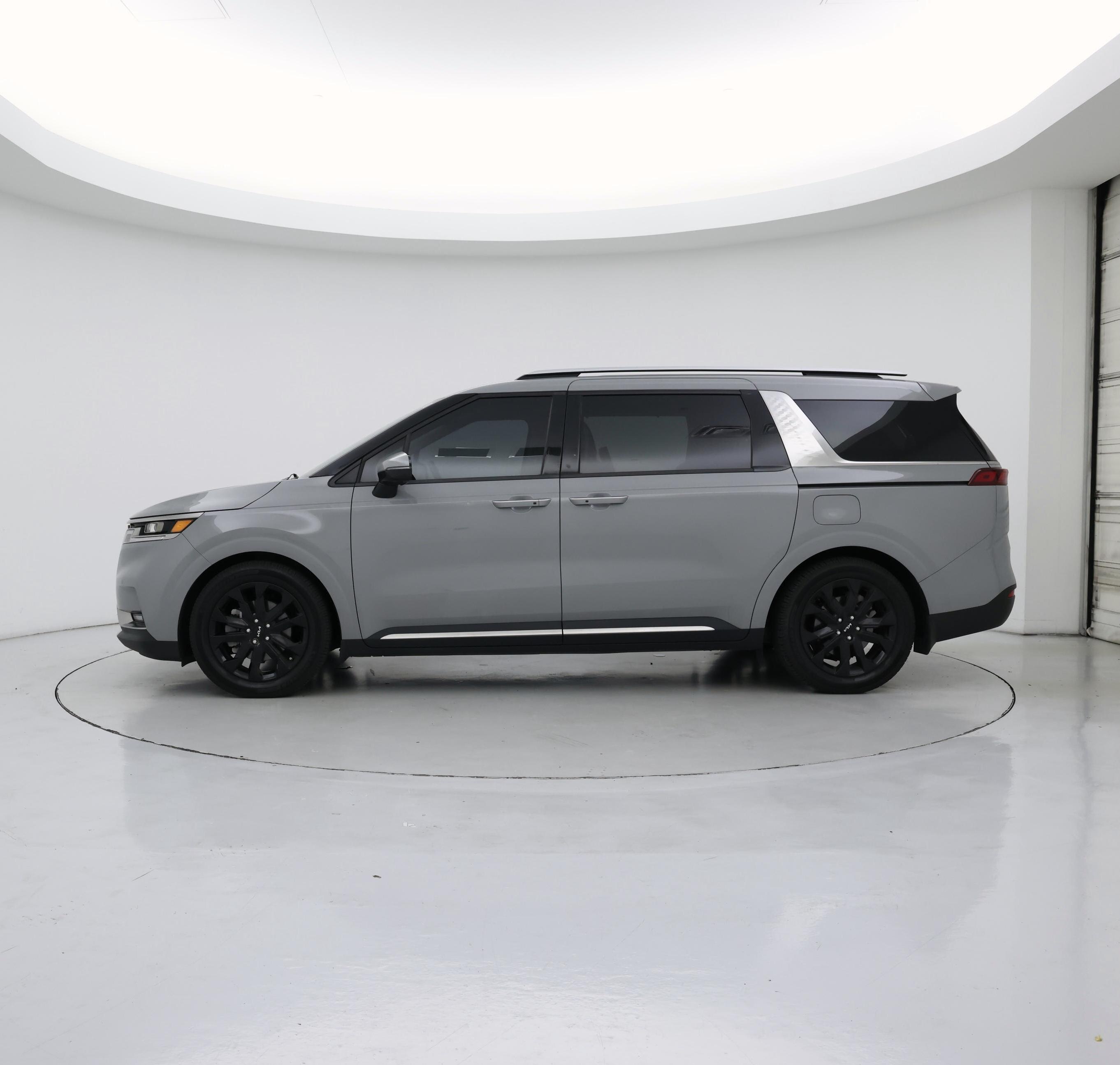 Thumbnail: 2023 Kia Carnival - 3