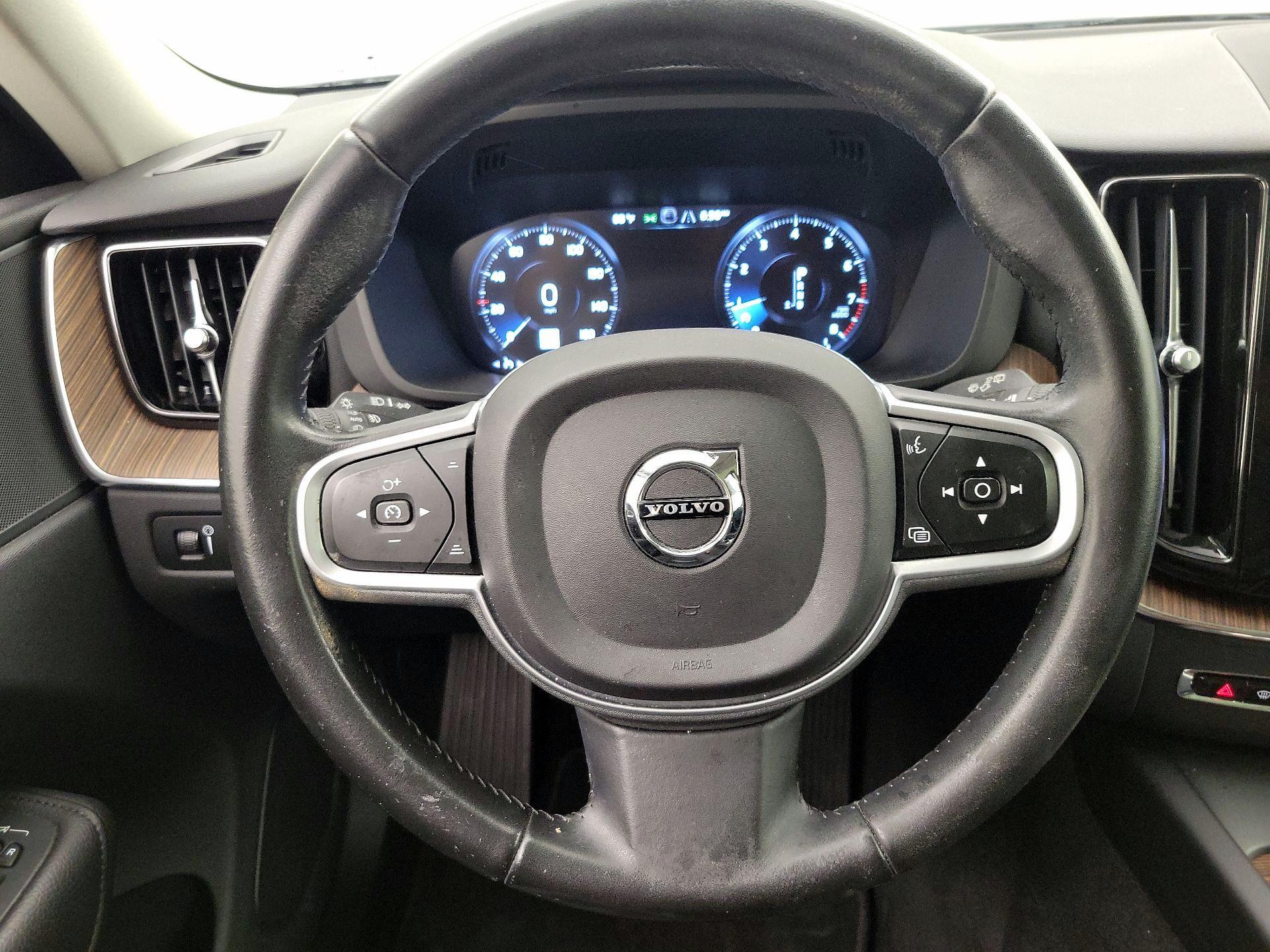 Thumbnail: 2021 Volvo XC60 - 10