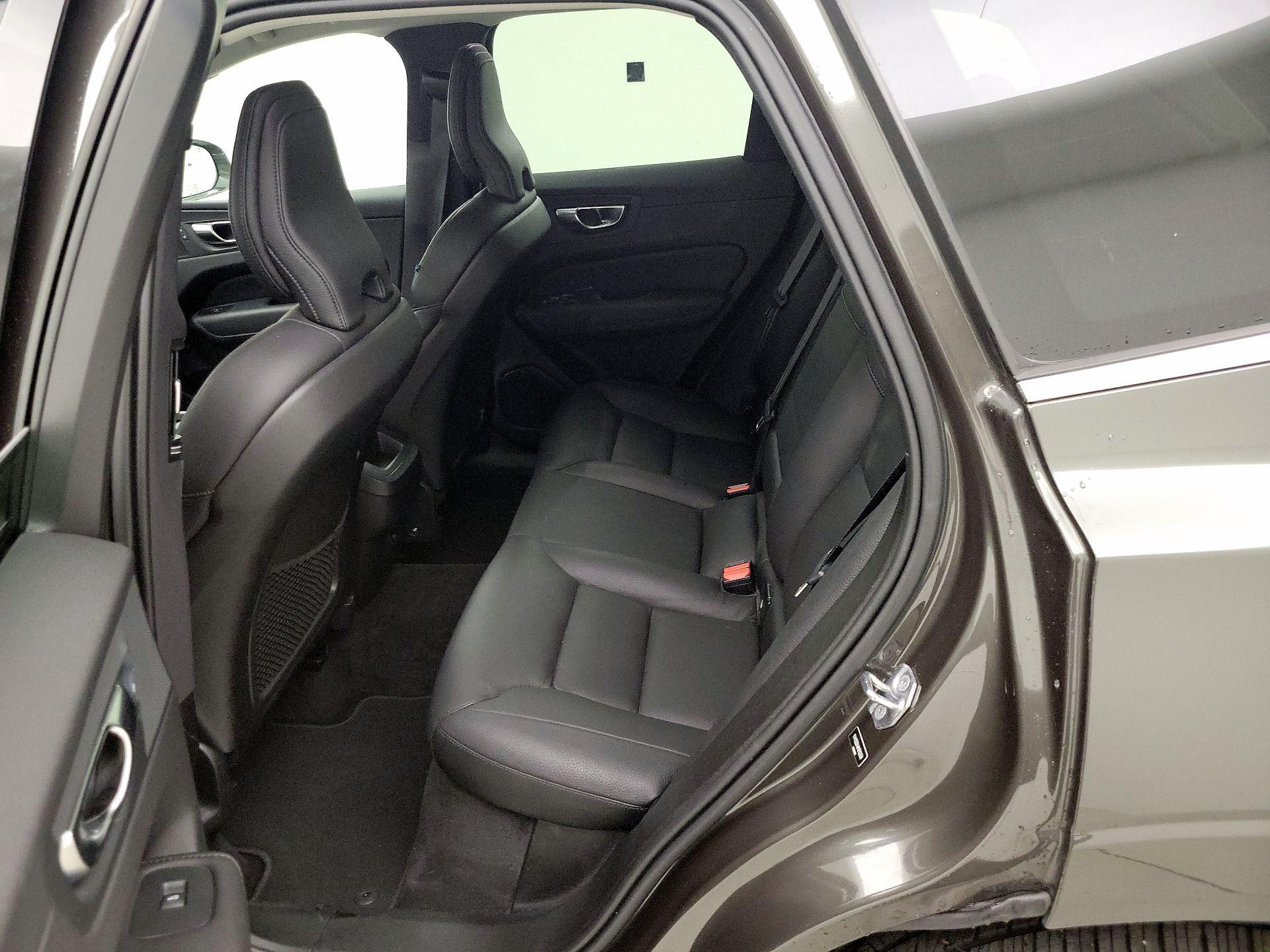 Thumbnail: 2021 Volvo XC60 - 20