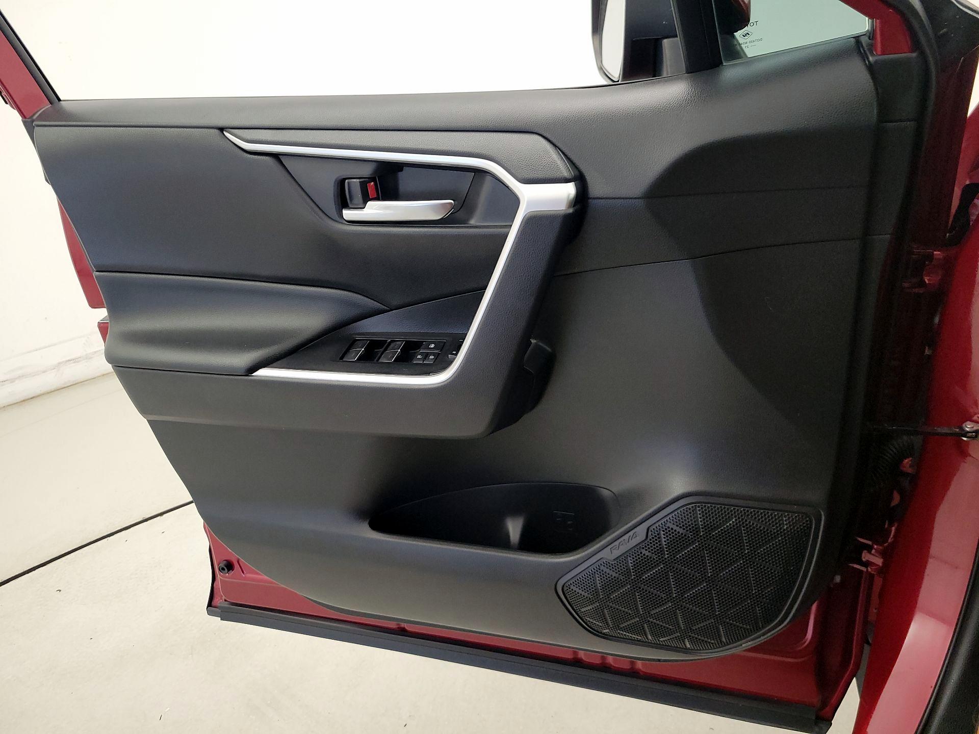 Thumbnail: 2022 Toyota RAV4 - 12