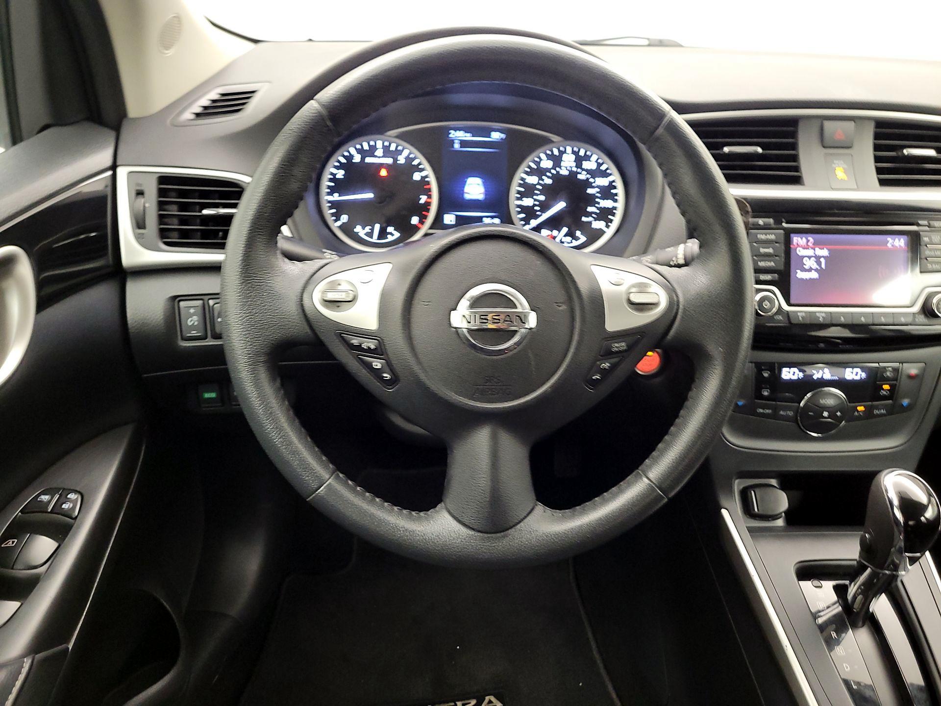 Thumbnail: 2018 Nissan Sentra - 10