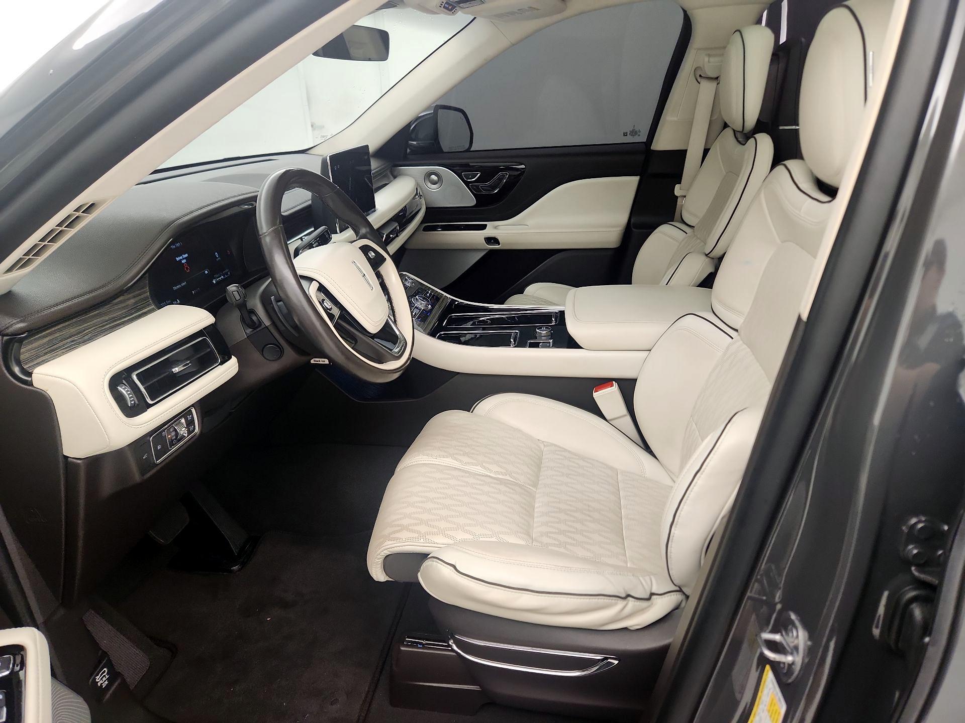 Thumbnail: 2020 Lincoln Aviator - 11