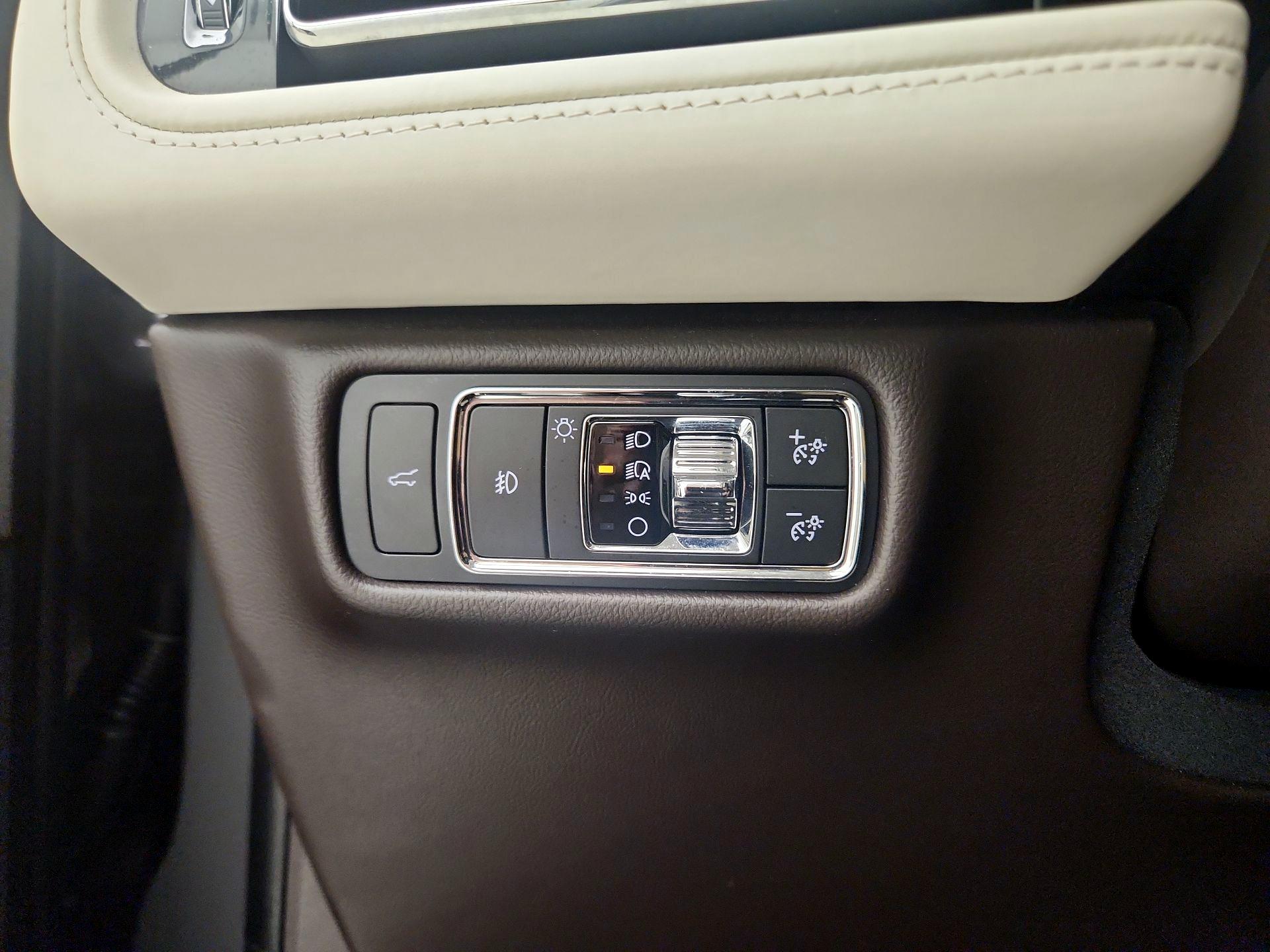 Thumbnail: 2020 Lincoln Aviator - 13