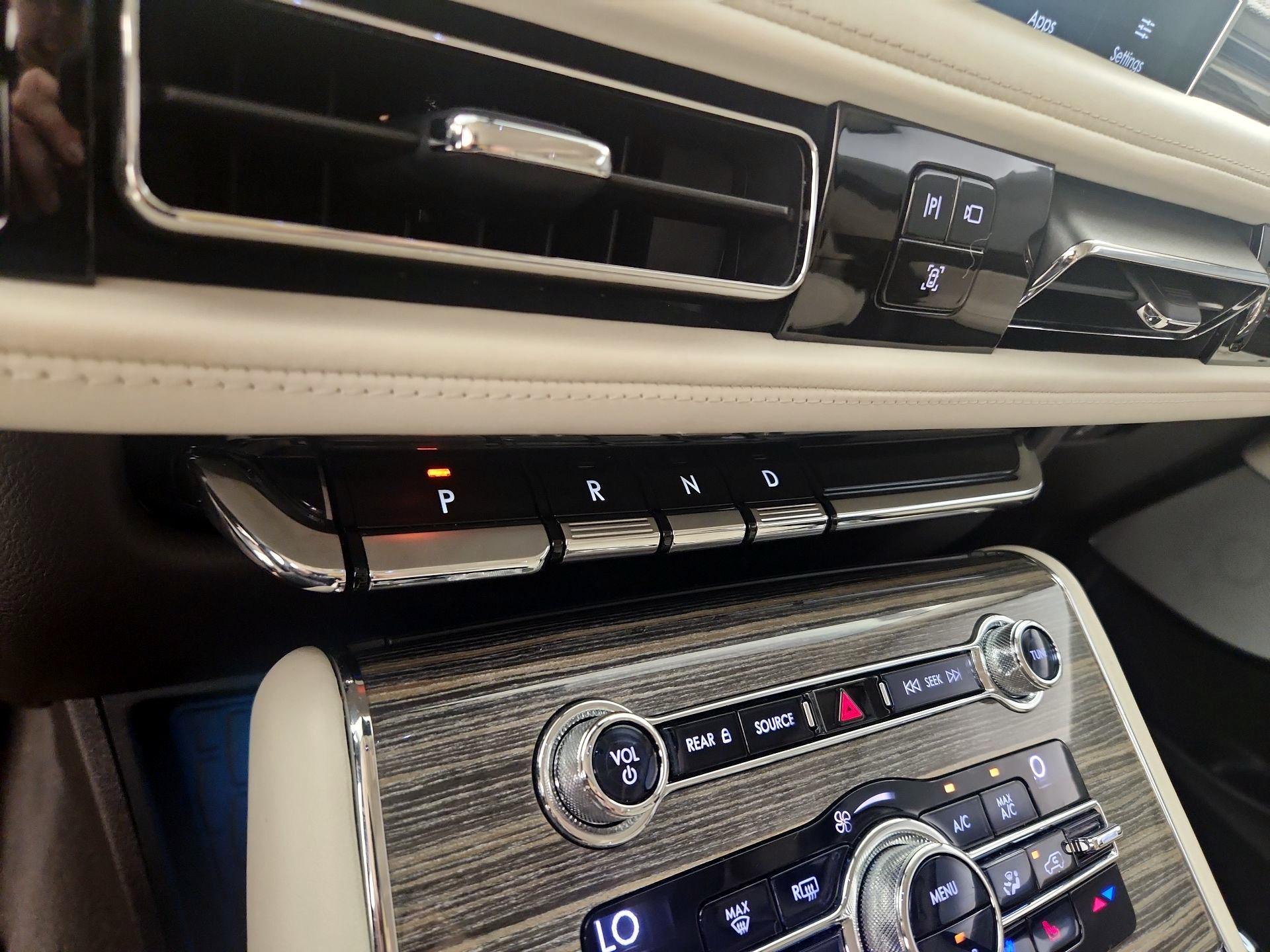 Thumbnail: 2020 Lincoln Aviator - 18