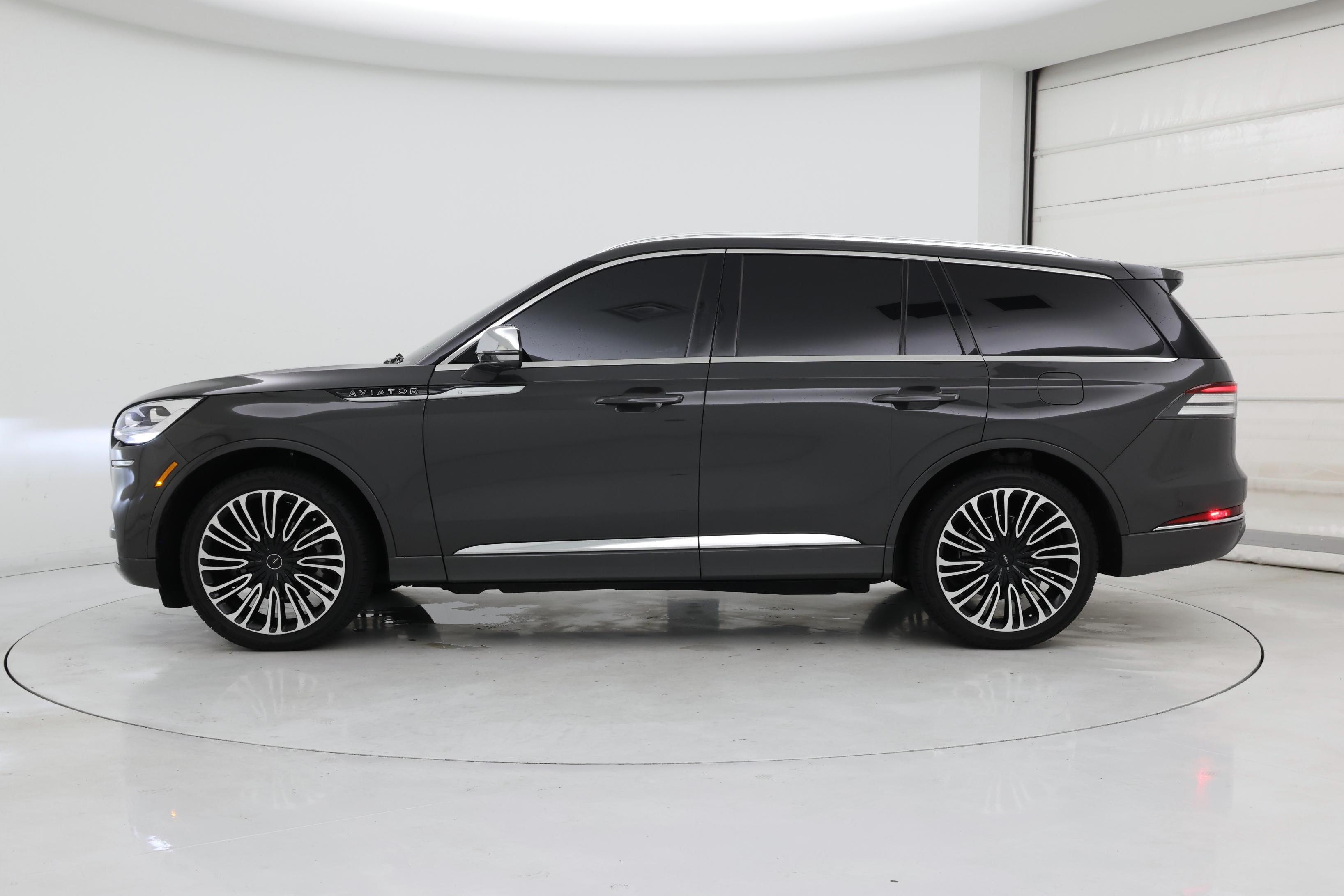 Thumbnail: 2020 Lincoln Aviator - 3