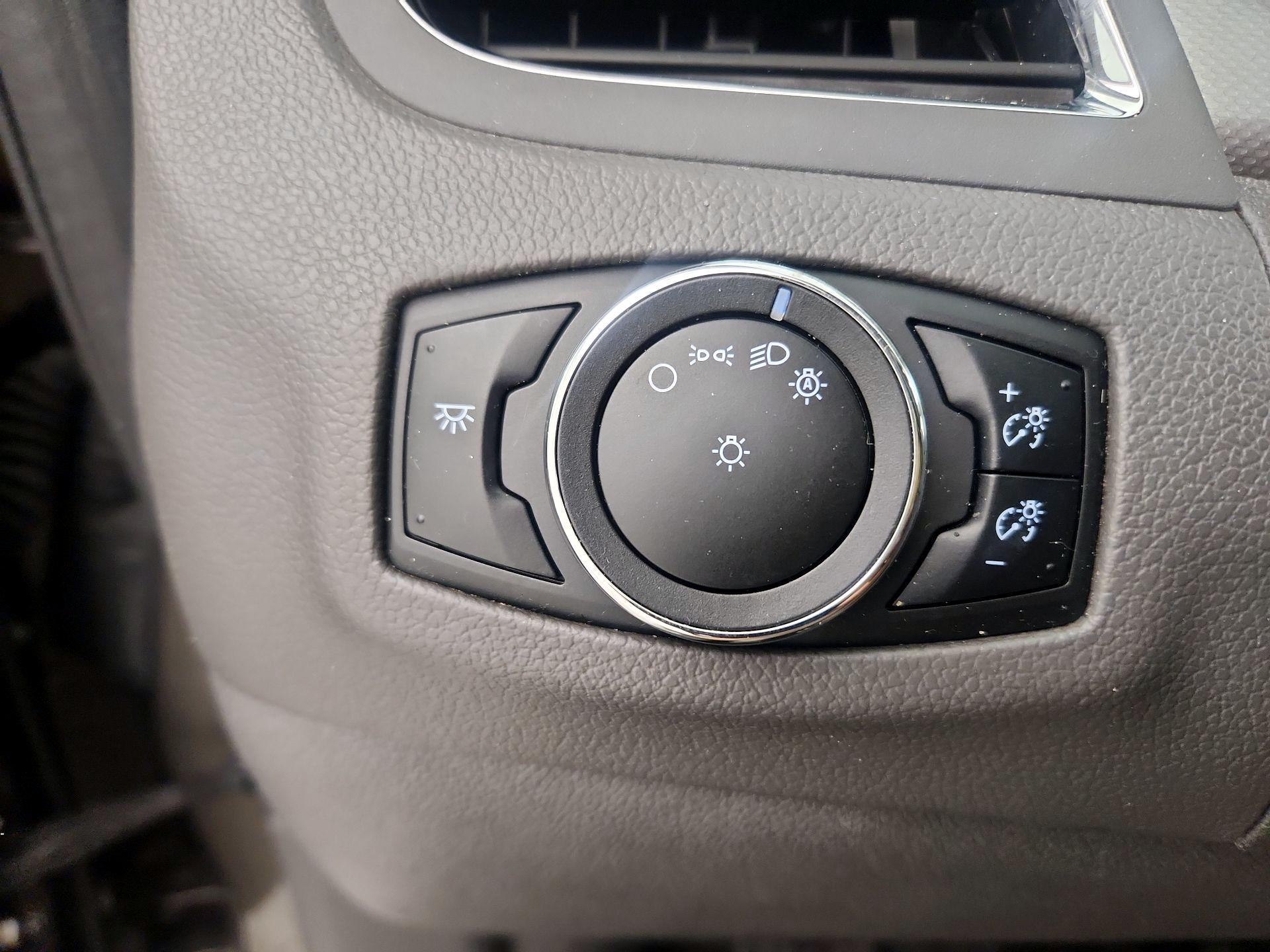 Thumbnail: 2014 Ford Edge - 13