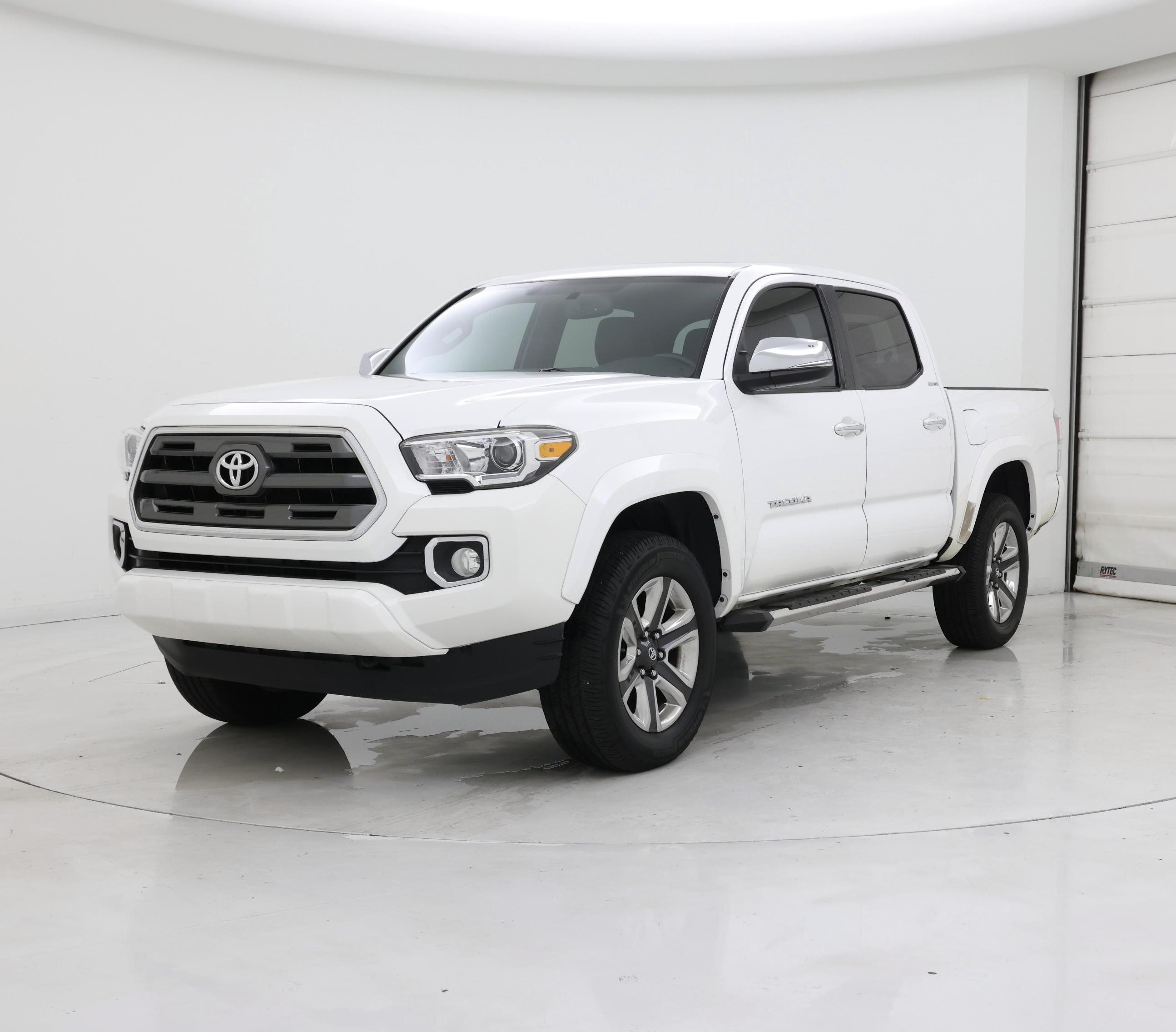 Thumbnail: 2017 Toyota Tacoma - 4