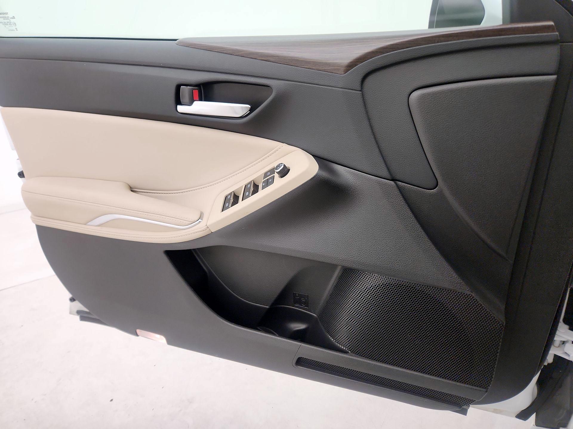 Thumbnail: 2021 Toyota Avalon - 12