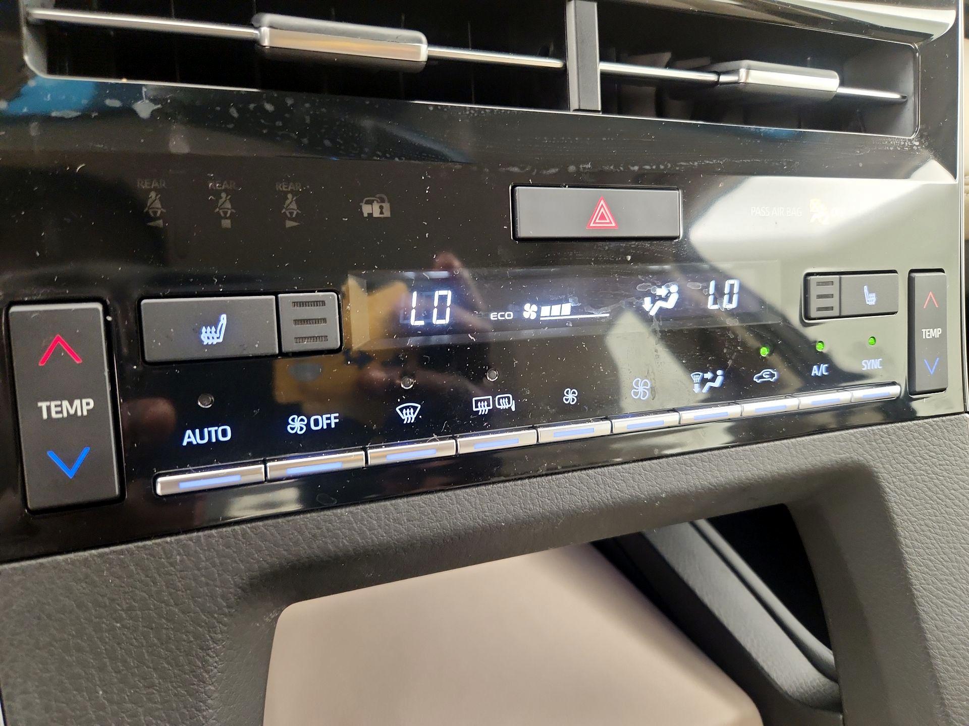 Thumbnail: 2021 Toyota Avalon - 16