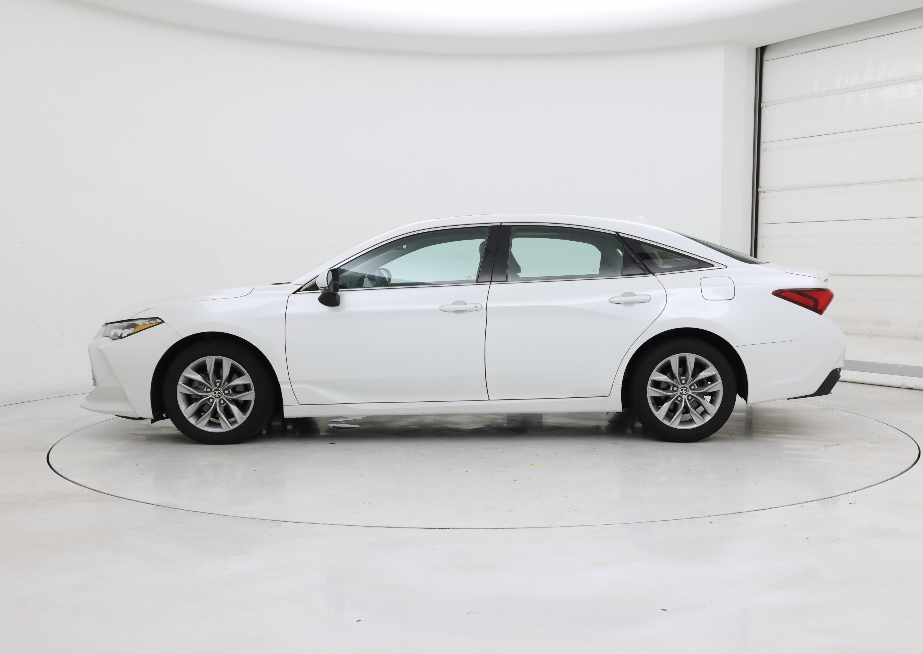 Thumbnail: 2021 Toyota Avalon - 3