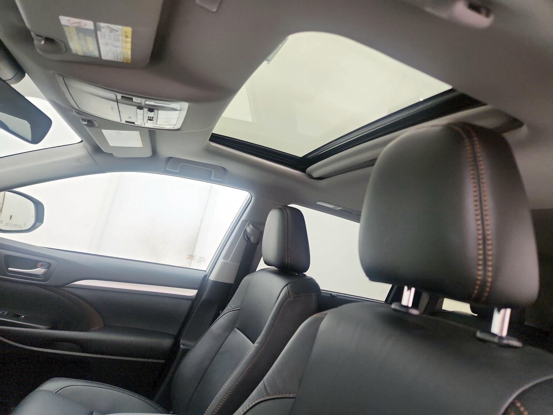 Thumbnail: 2019 Toyota Highlander - 19