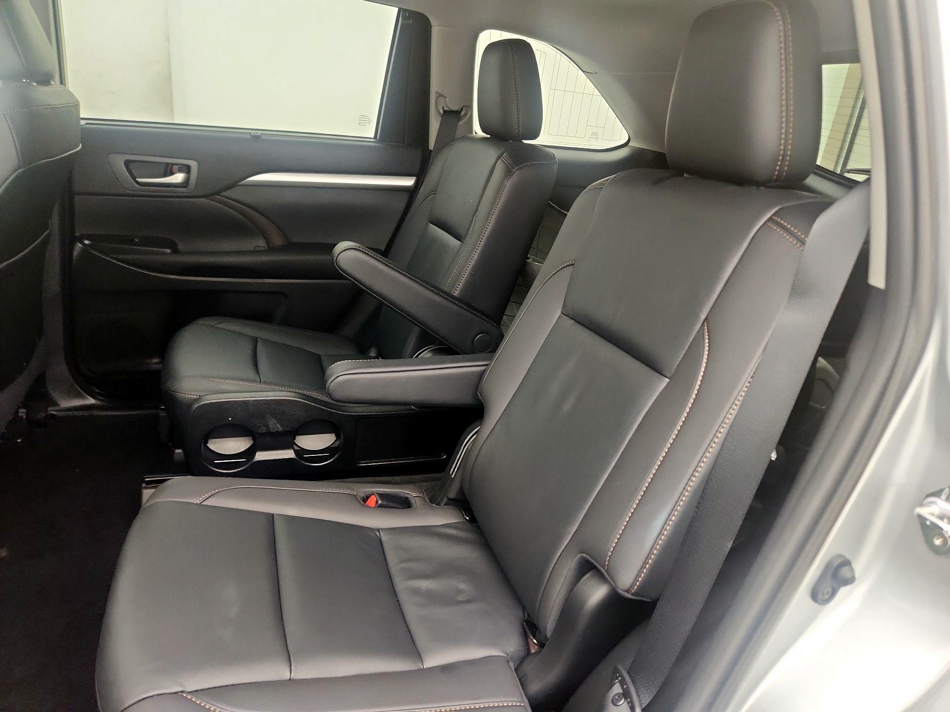 Thumbnail: 2019 Toyota Highlander - 20