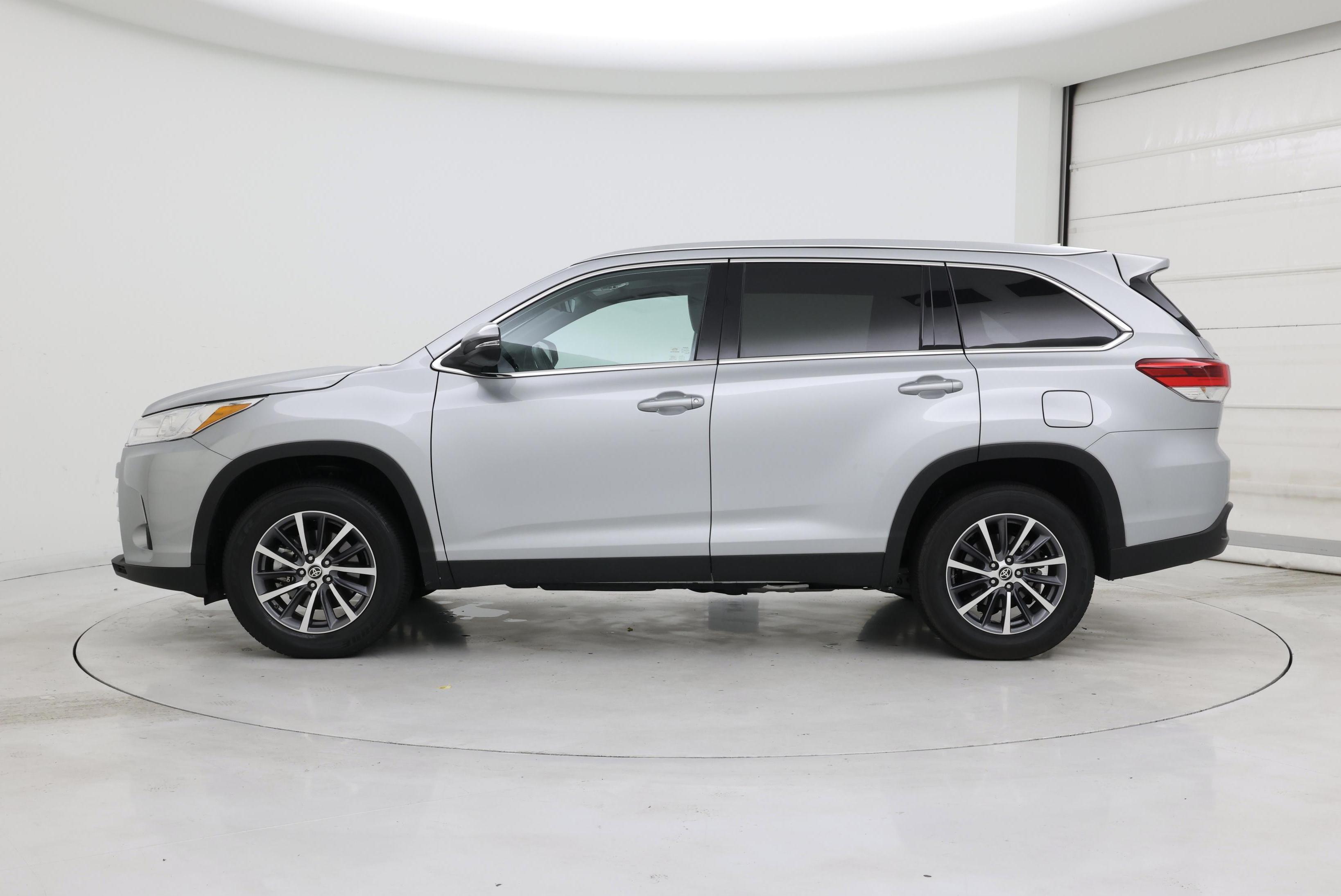 Thumbnail: 2019 Toyota Highlander - 3