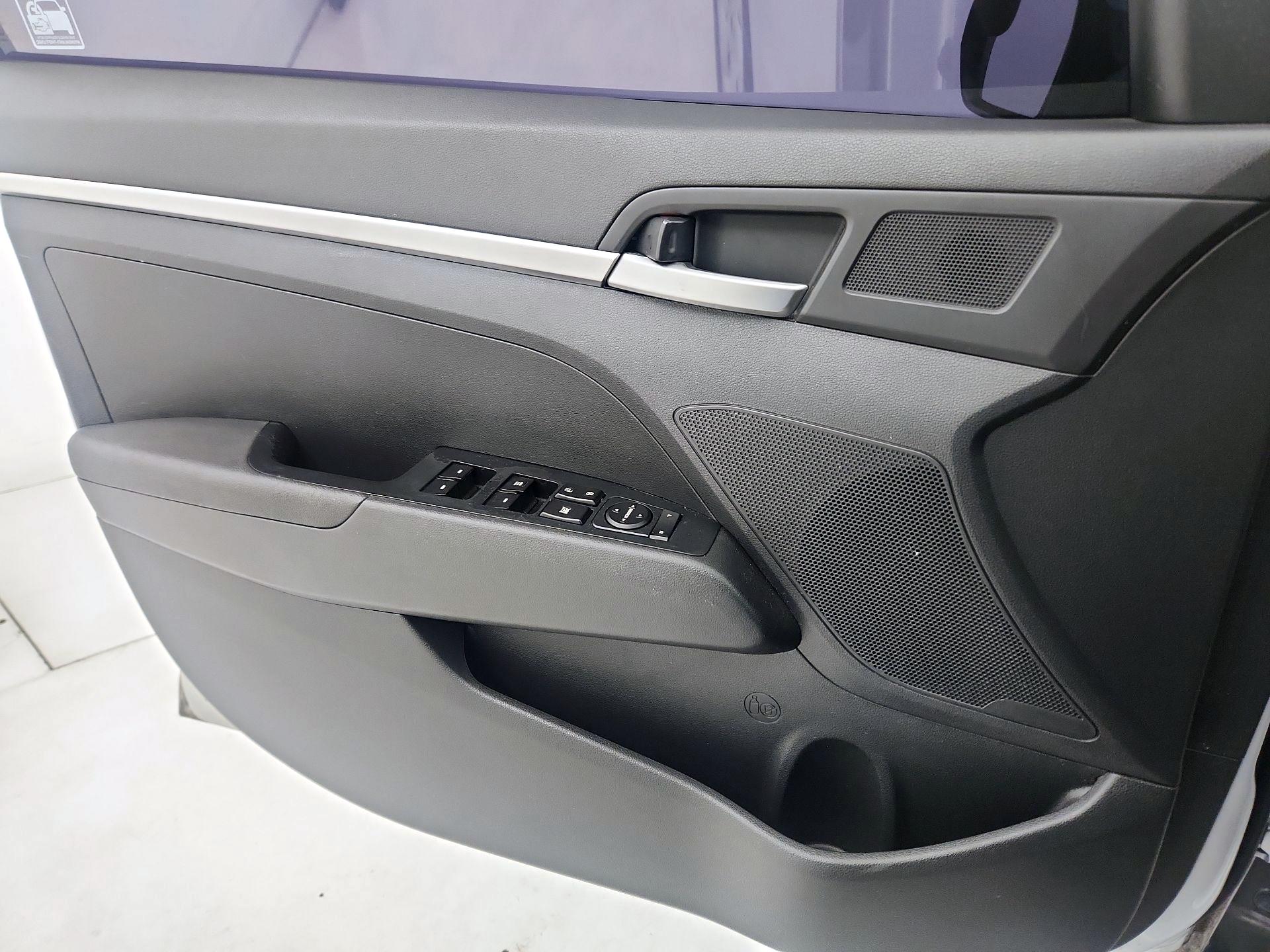 Thumbnail: 2019 Hyundai Elantra - 12