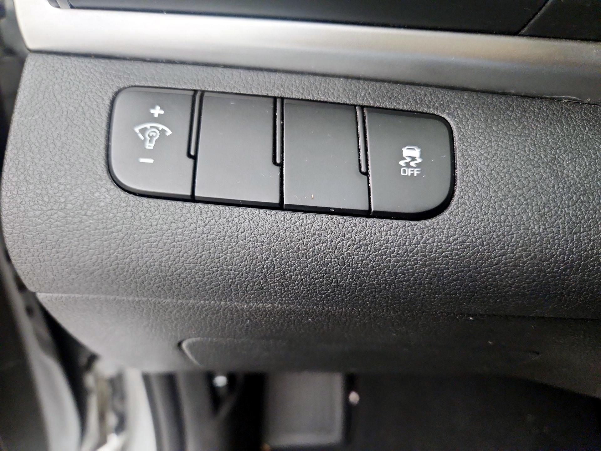 Thumbnail: 2019 Hyundai Elantra - 13