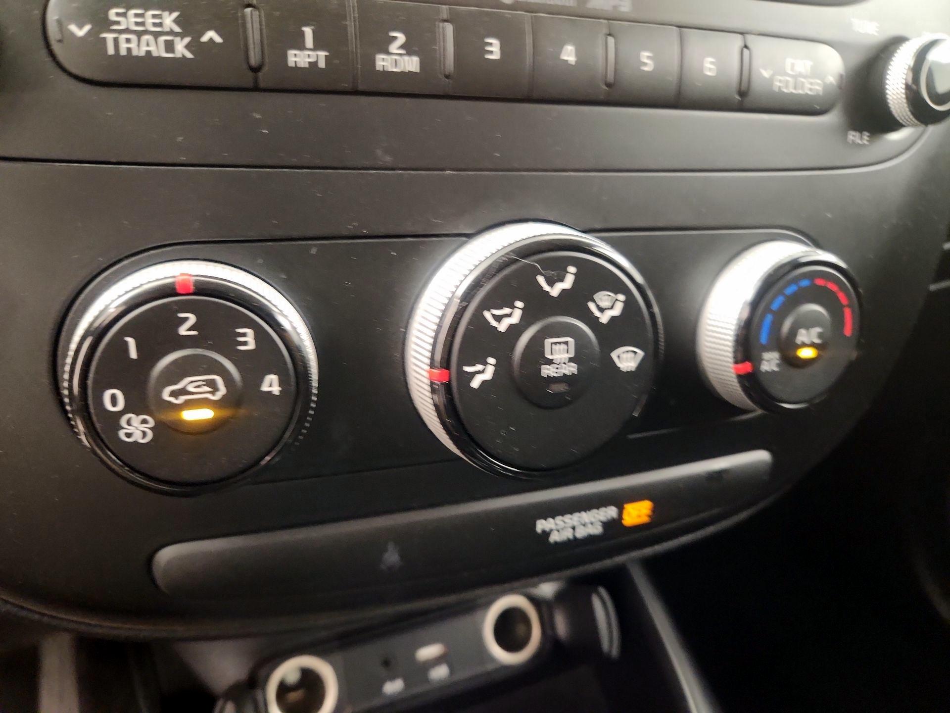 Thumbnail: 2015 Kia Soul - 15