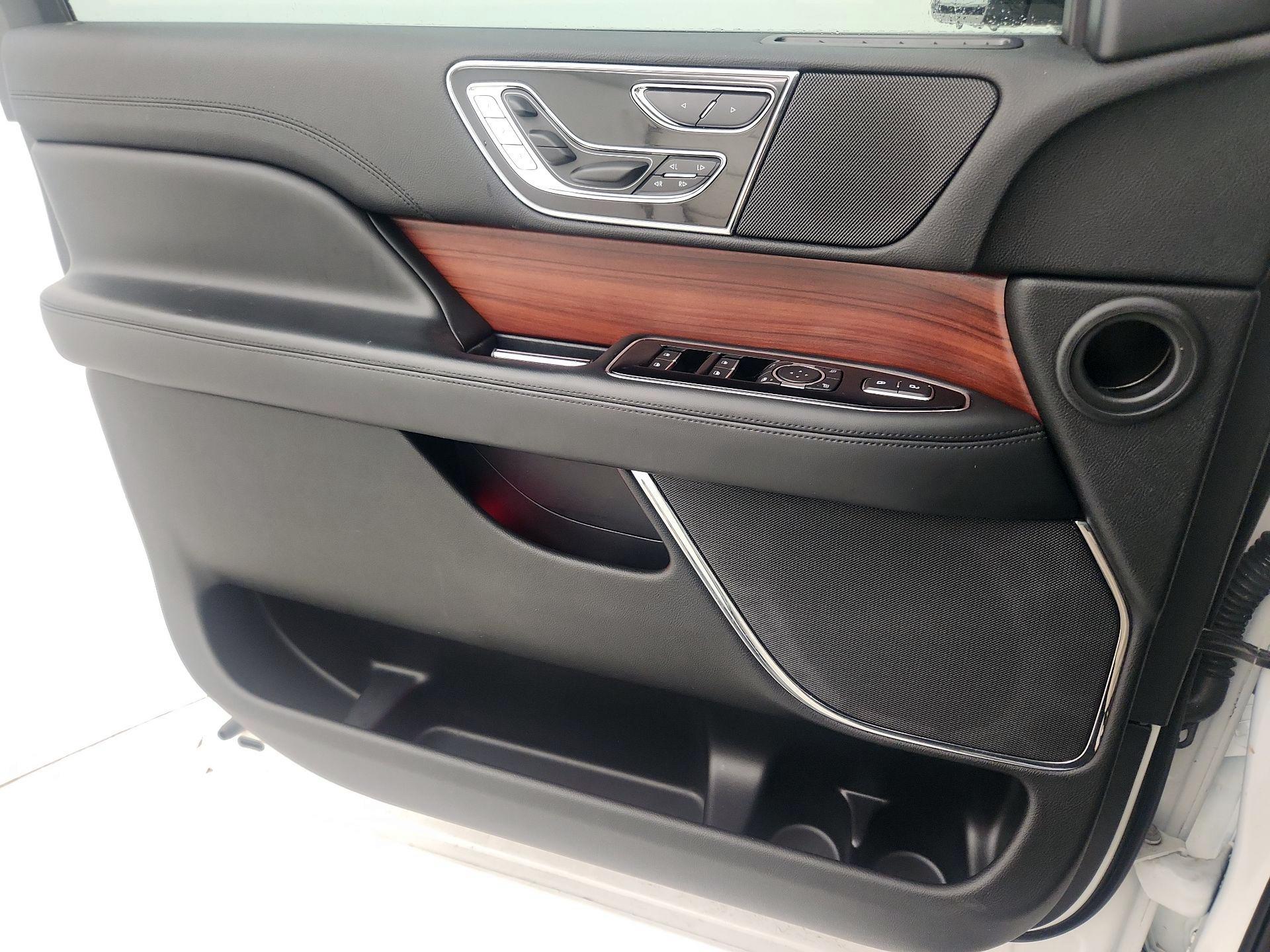 Thumbnail: 2020 Lincoln Navigator - 12