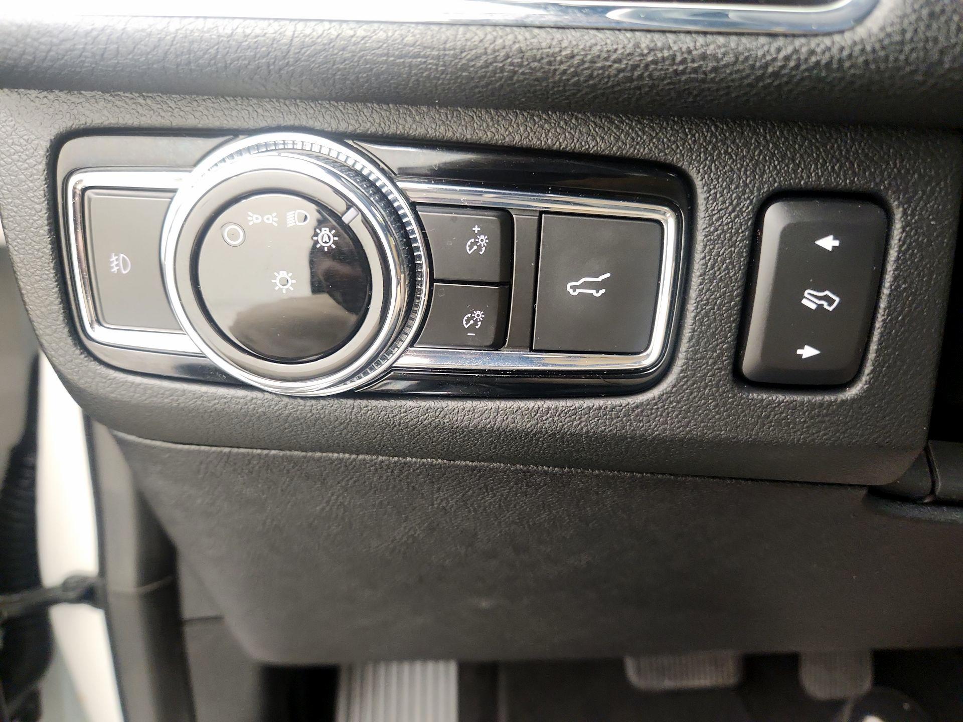 Thumbnail: 2020 Lincoln Navigator - 13