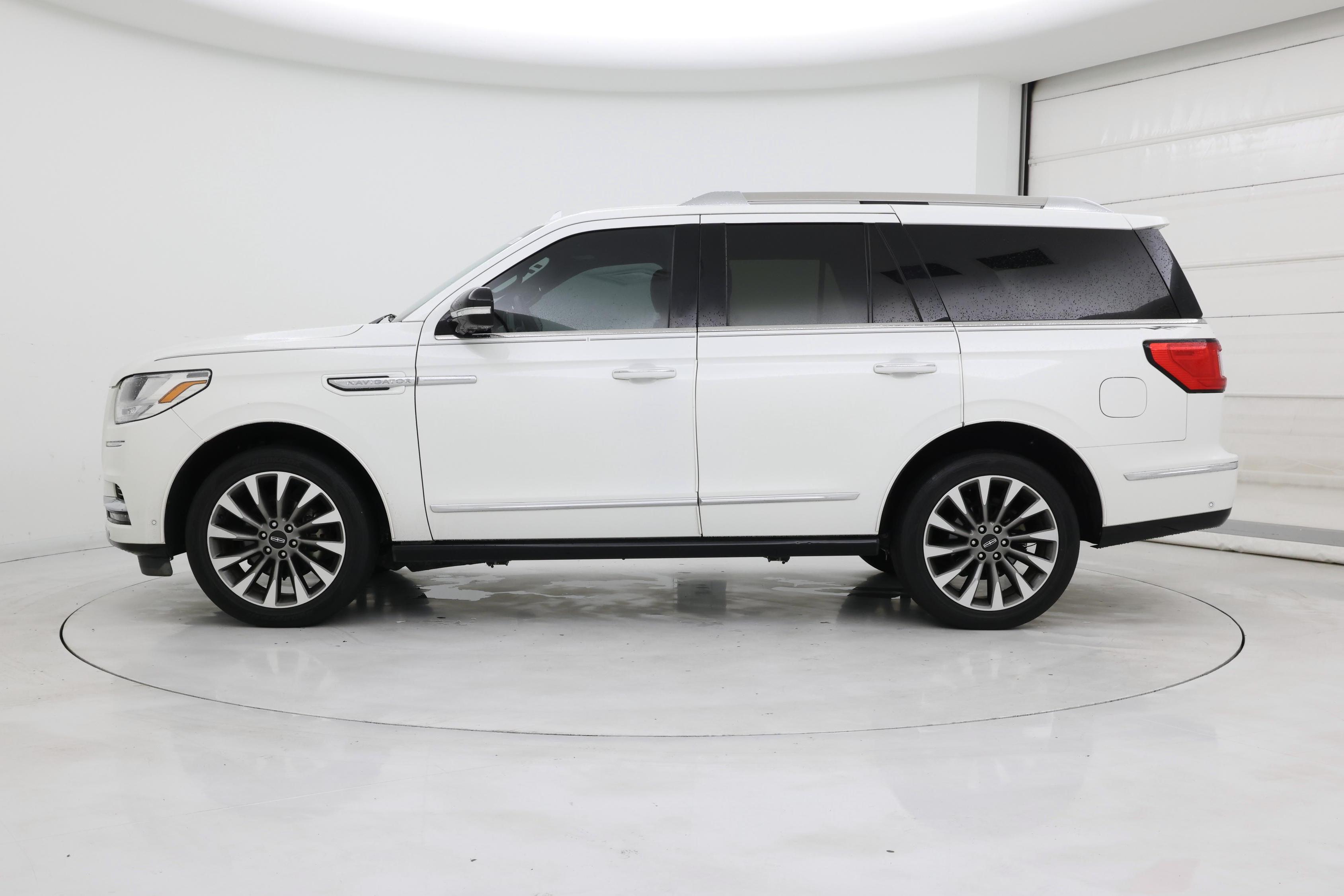 Thumbnail: 2020 Lincoln Navigator - 3