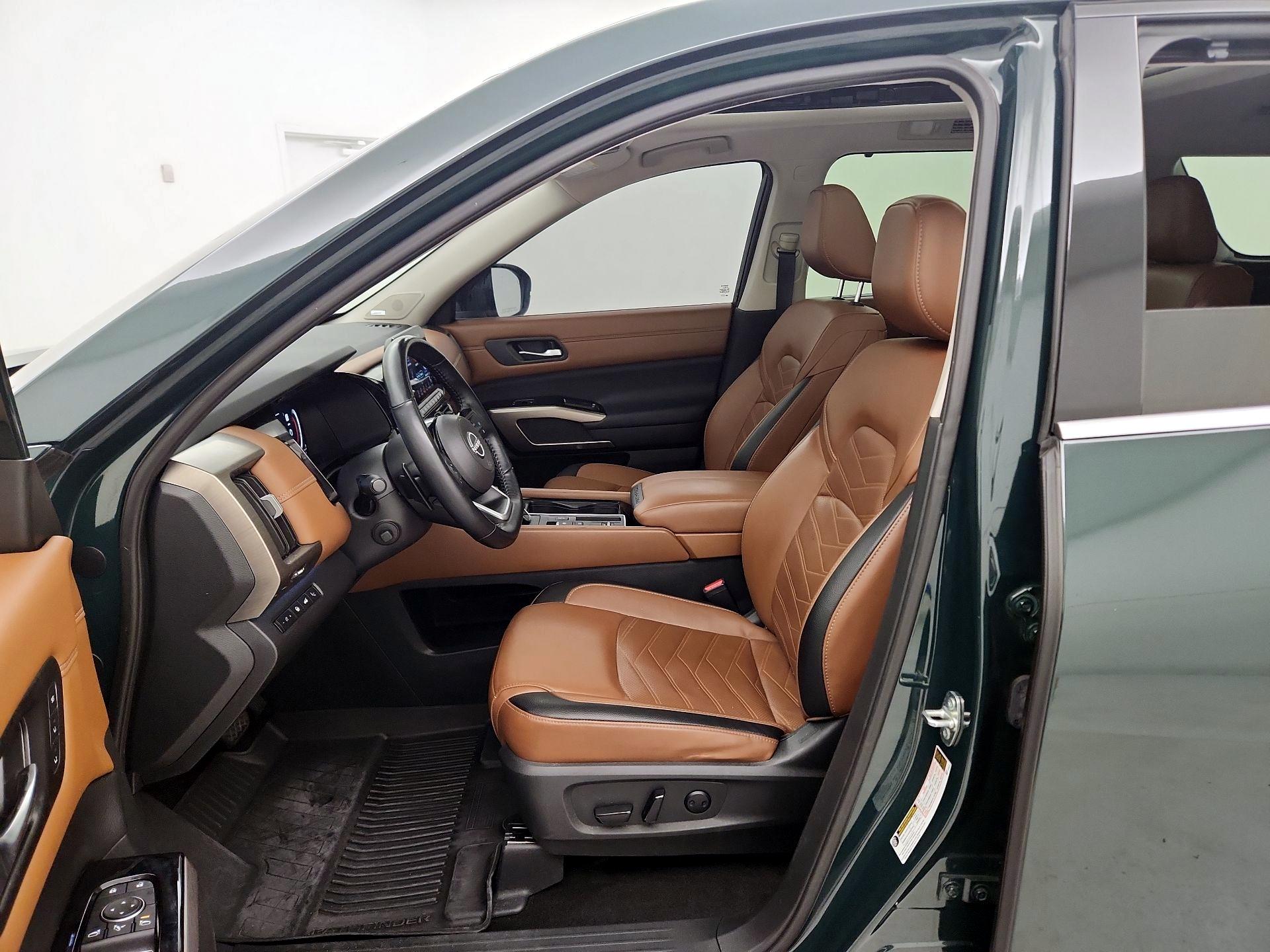 Thumbnail: 2023 Nissan Pathfinder - 11