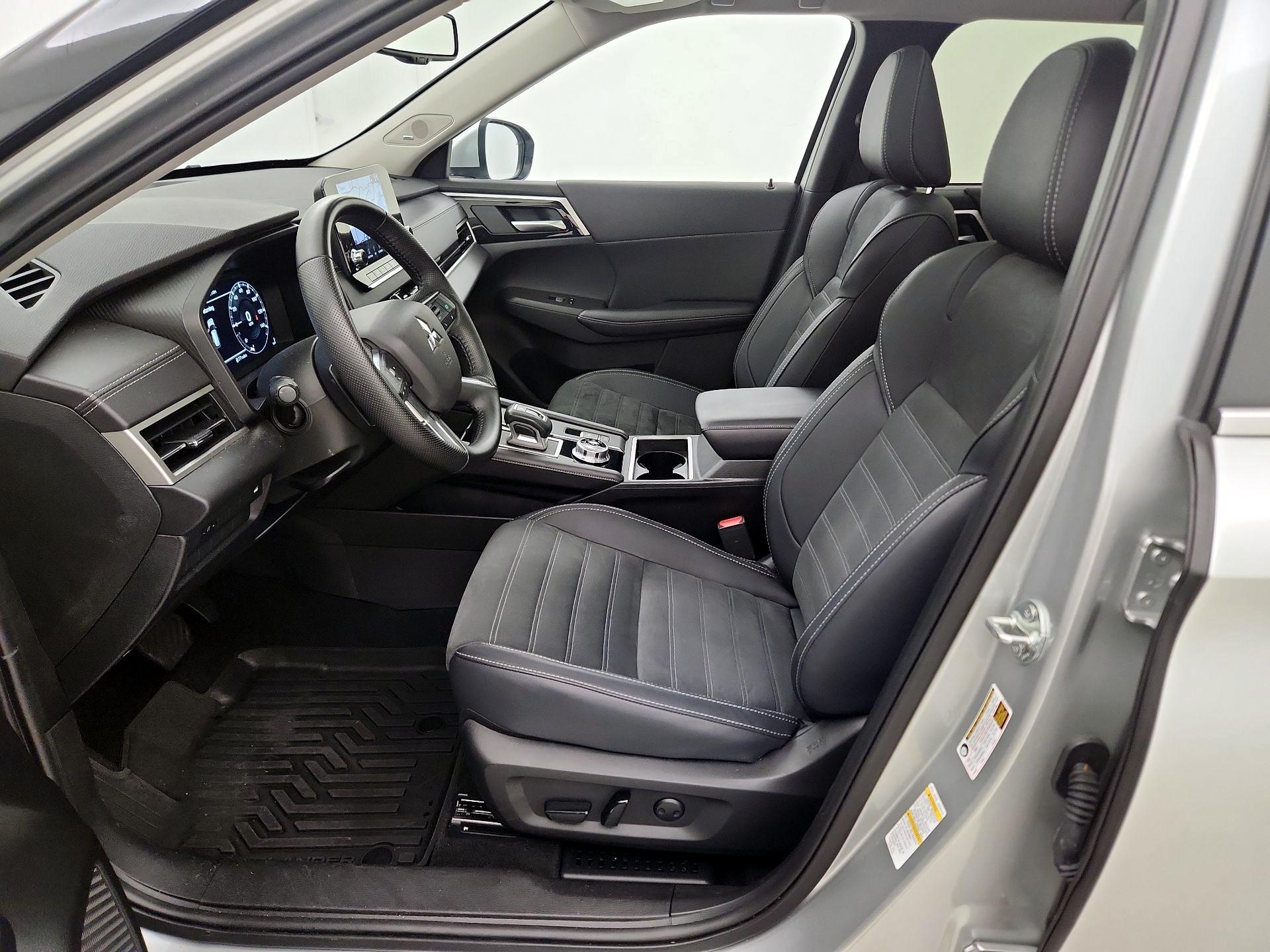 Thumbnail: 2024 Mitsubishi Outlander - 11