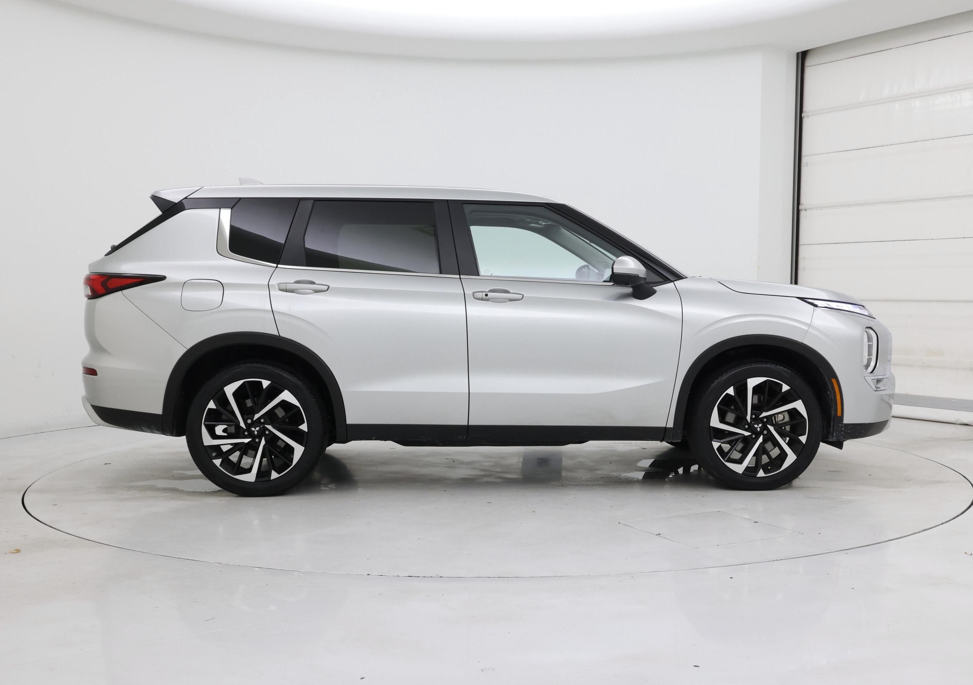 Thumbnail: 2024 Mitsubishi Outlander - 7