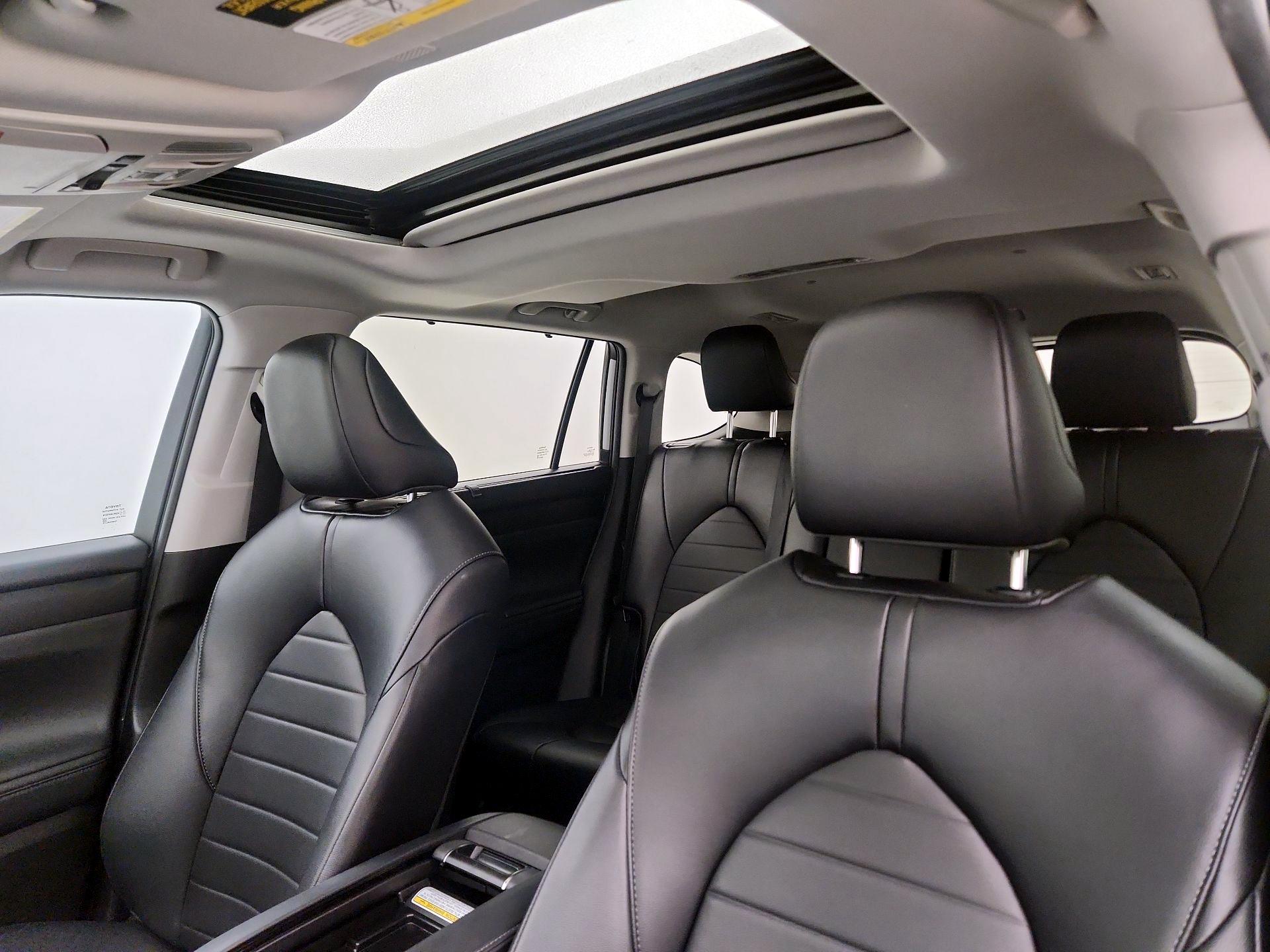 Thumbnail: 2022 Toyota Highlander - 20