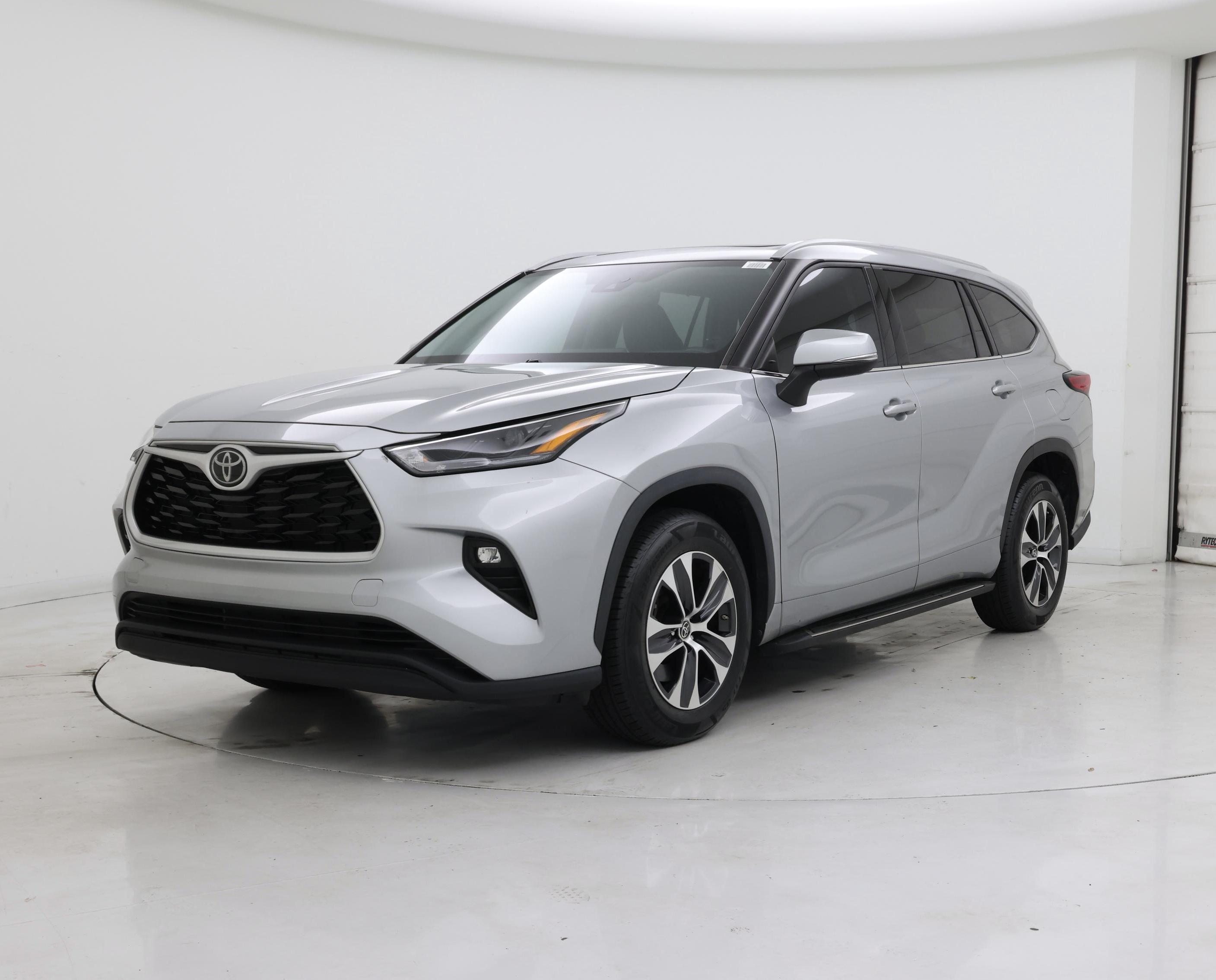 Thumbnail: 2022 Toyota Highlander - 4